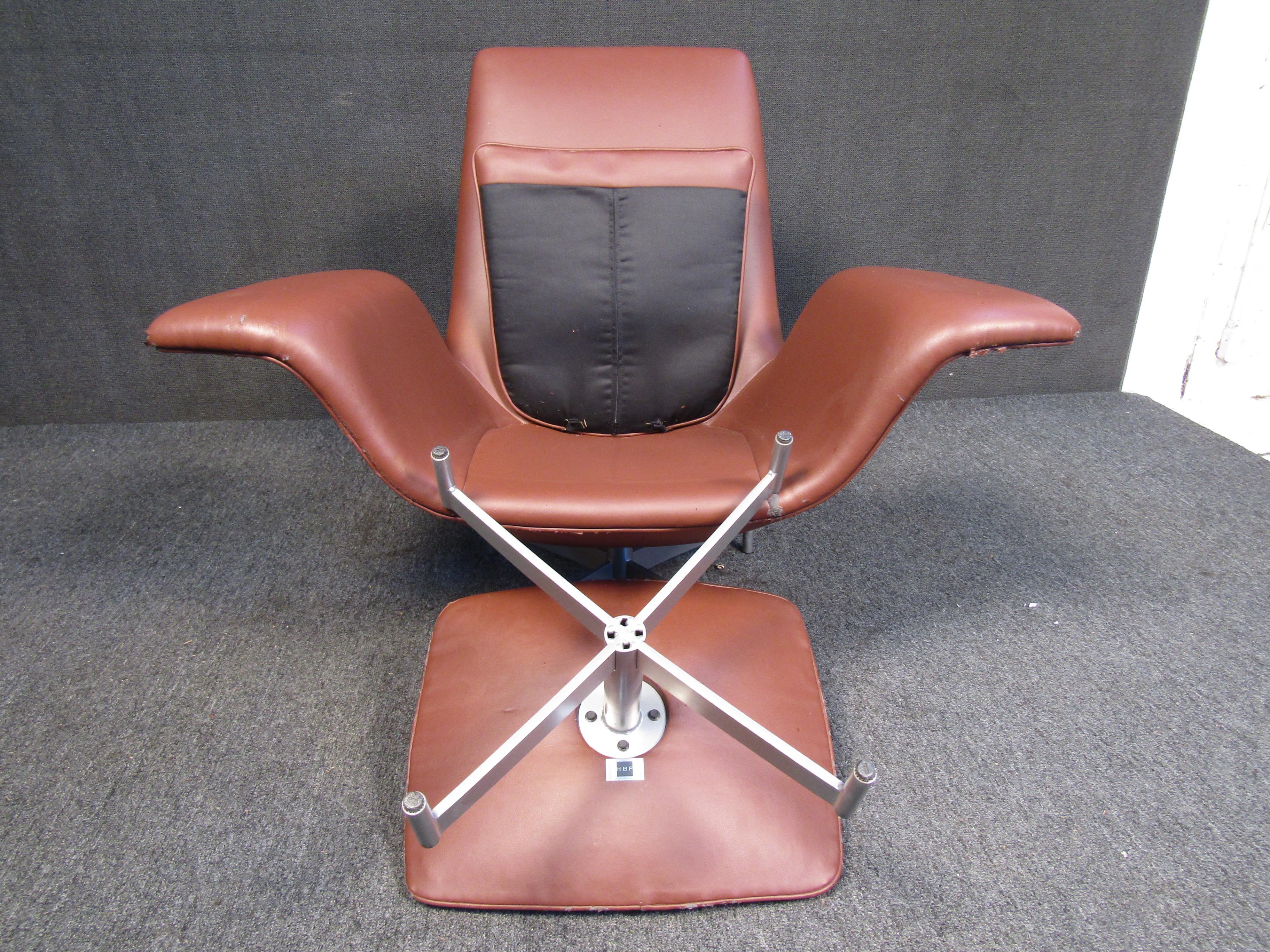 20th Century Stylish Leather Lounge Chair with Matching Ottoman For Sale