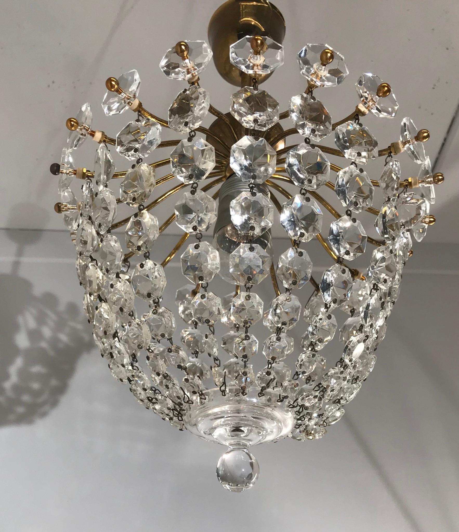 Beautiful and excellent condition, 1950s pendant.

If you are looking for a small size, but elegant and well made pendant to grace your hallway, landing or bedroom then this midcentury light fixture could be perfect for you. Both with the light