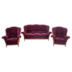 Vintage Stylish living room set consisting of a sofa and two armchairs.
