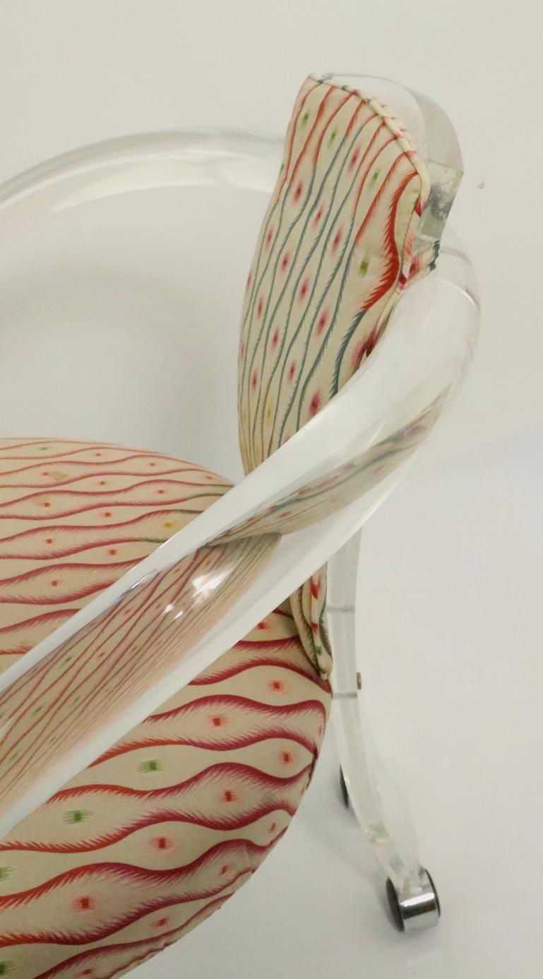Stilvoller Sessel aus Lucite im Stil von Charles Hollis Jones im Angebot 2