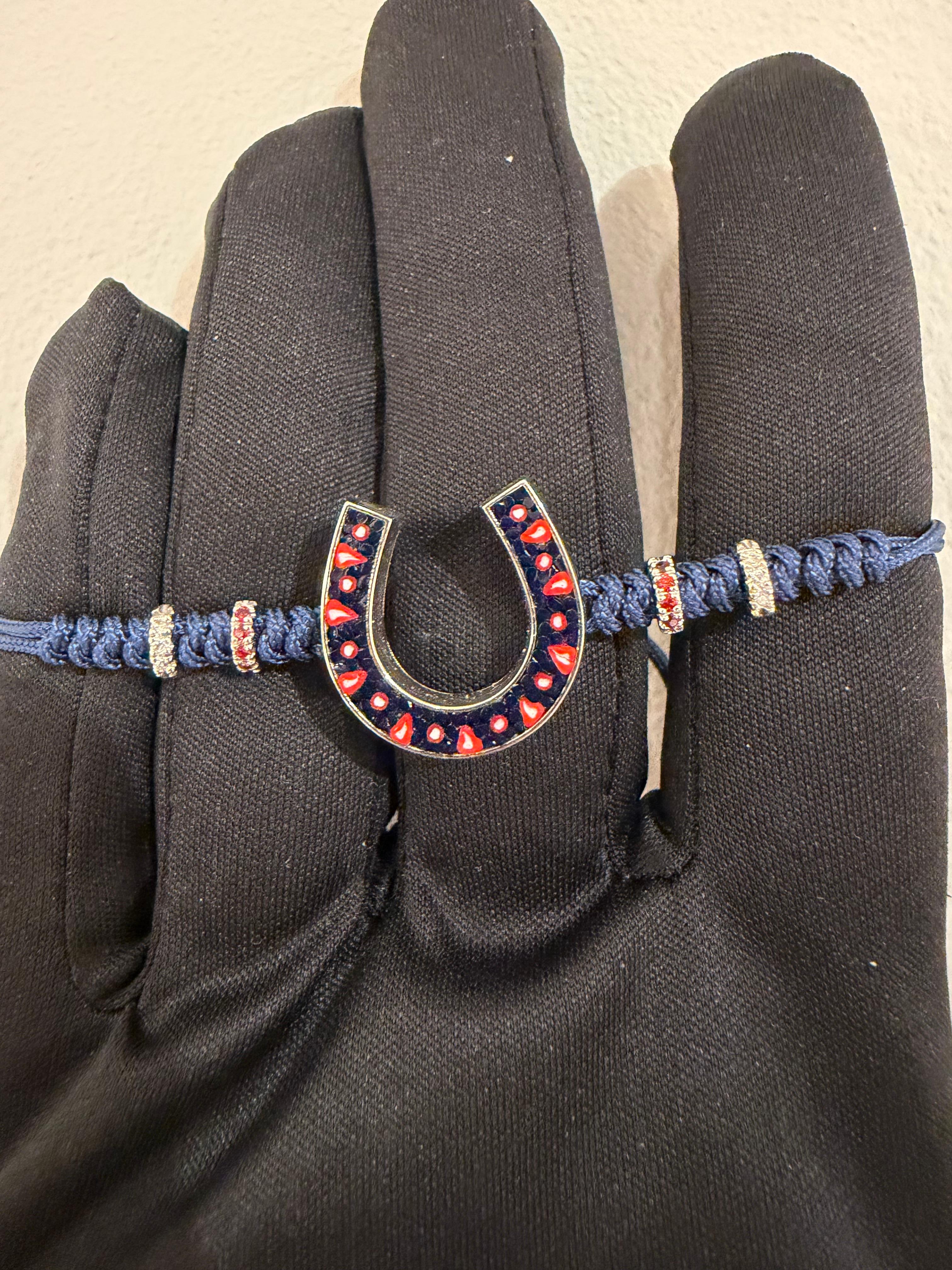 Contemporain Bracelet de chance élégant en or blanc, diamants blancs, saphirs orange et micro-mosaïque en vente