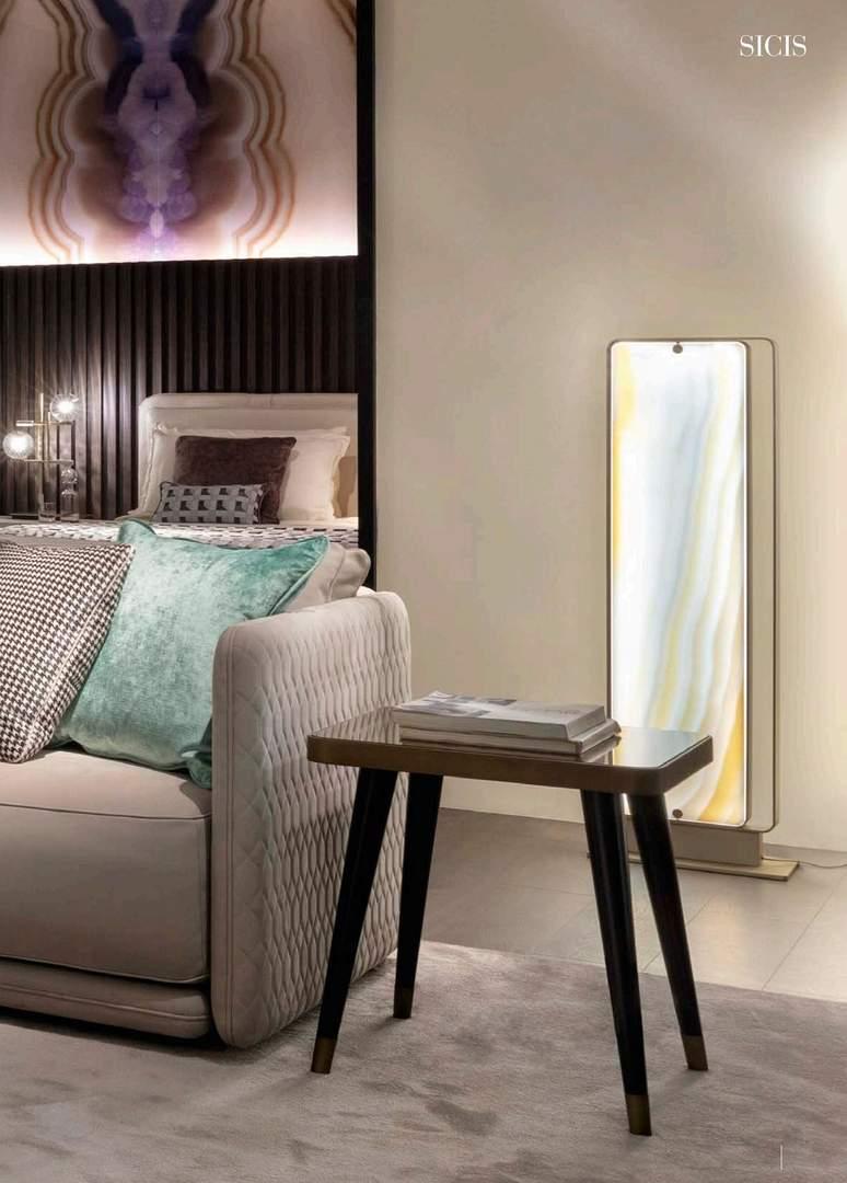 Elegante Lámpara de Pie Metálica Acabado Champán Vetrite Opalescente Italiano en venta