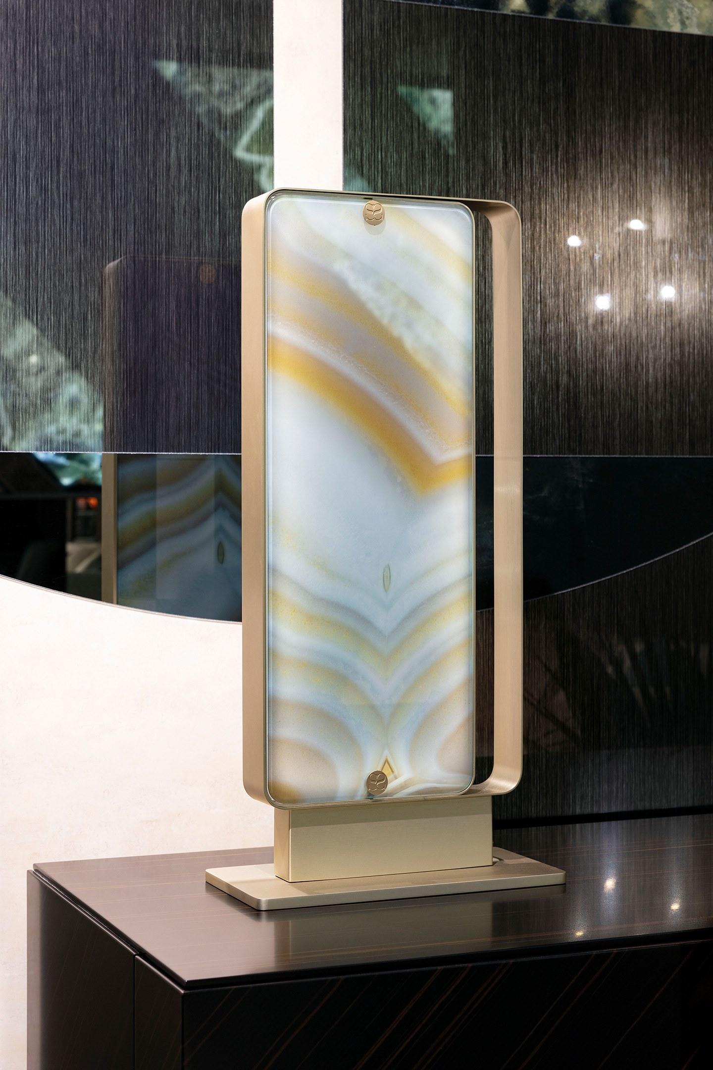 Elegante Lámpara de Sobremesa Metálica Acabado Champán Vetrita Opalescente Italiano en venta