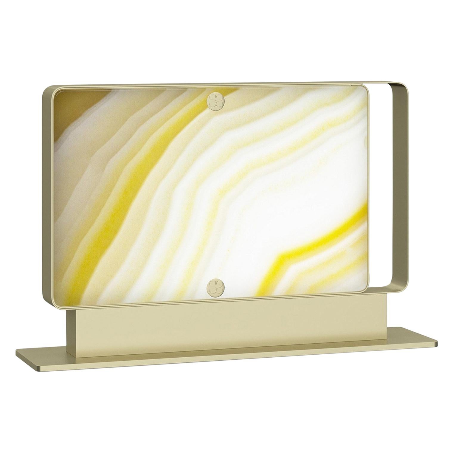 Elegante lampada da tavolo in metallo finitura champagne opalescente Vetrite