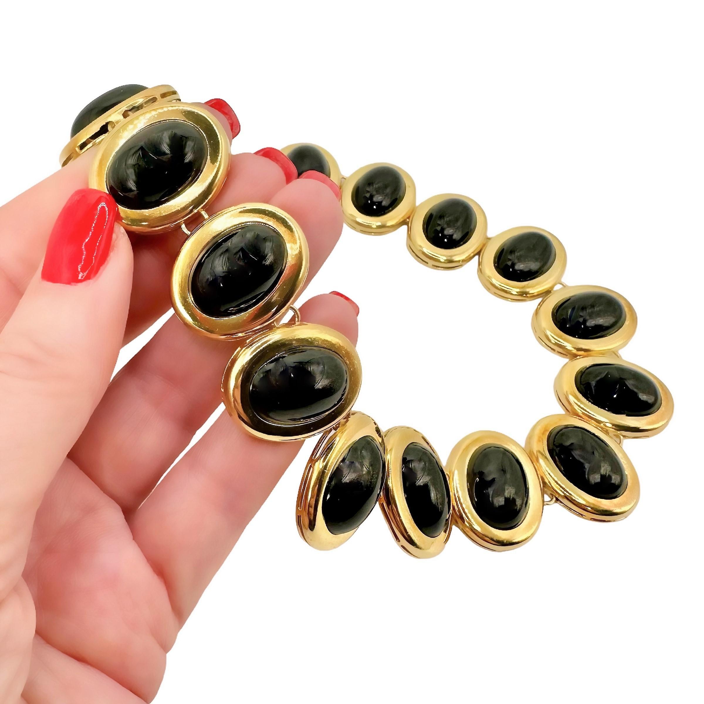 Cabochon Stylish Mid-20th Century 18K Yellow Gold and Black Onyx Choker Length Necklace For Sale