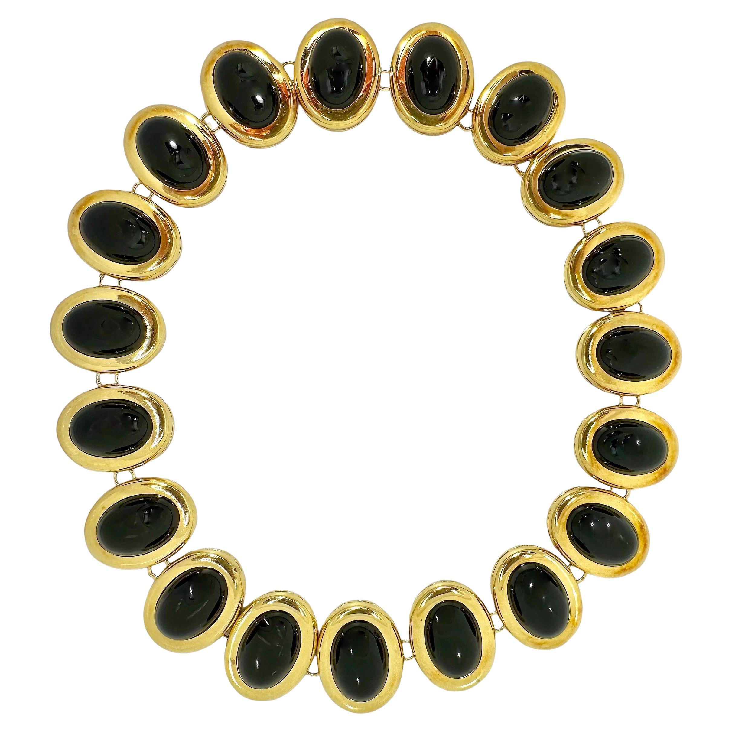 Stilvolle Halskette in Chokerlänge aus 18 Karat Gelbgold und schwarzem Onyx aus der Mitte des 20. Jahrhunderts