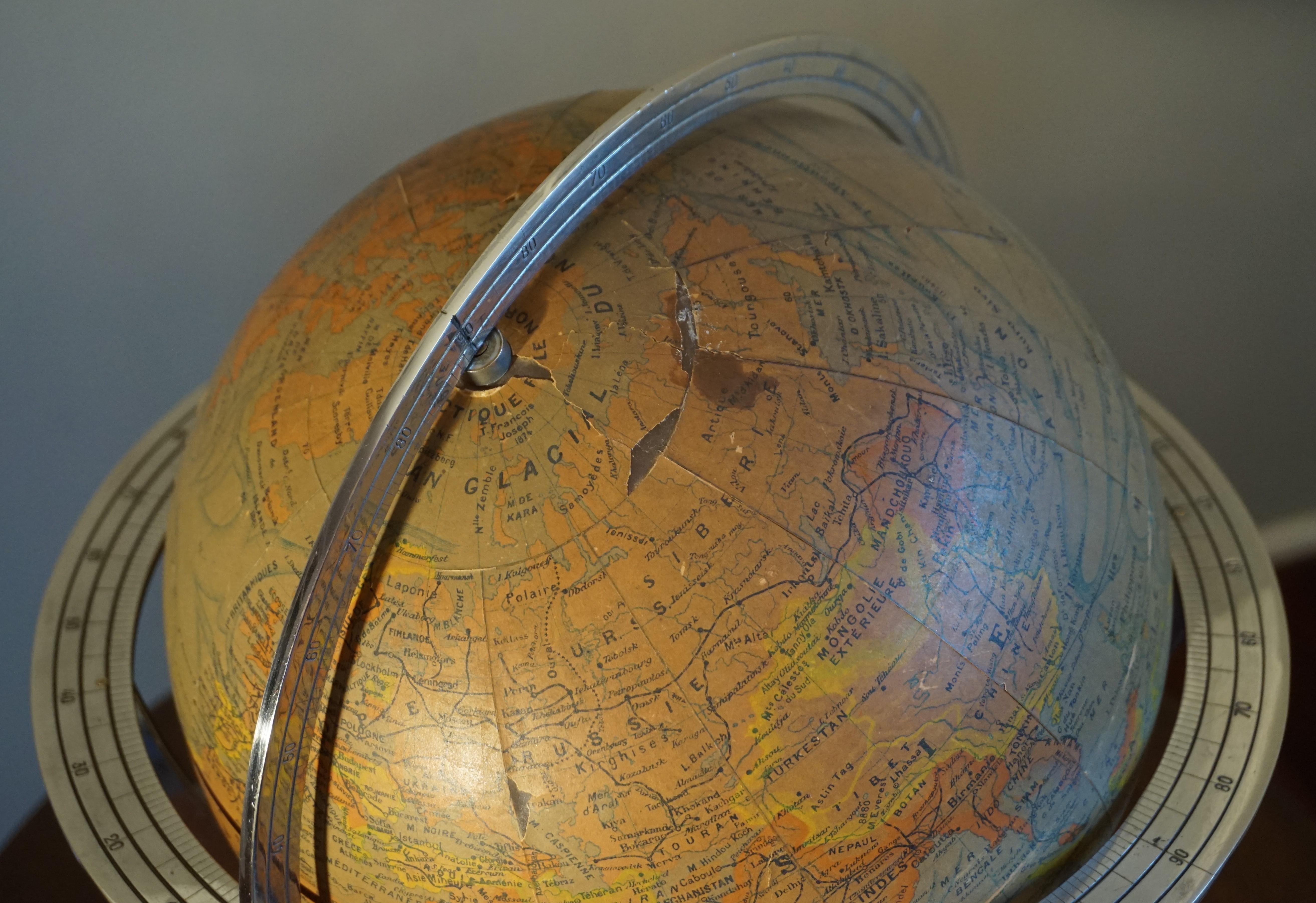 Elegante globo terrestre da tavolo e da scrivania parigino della metà del XX secolo con lampada in vendita 7
