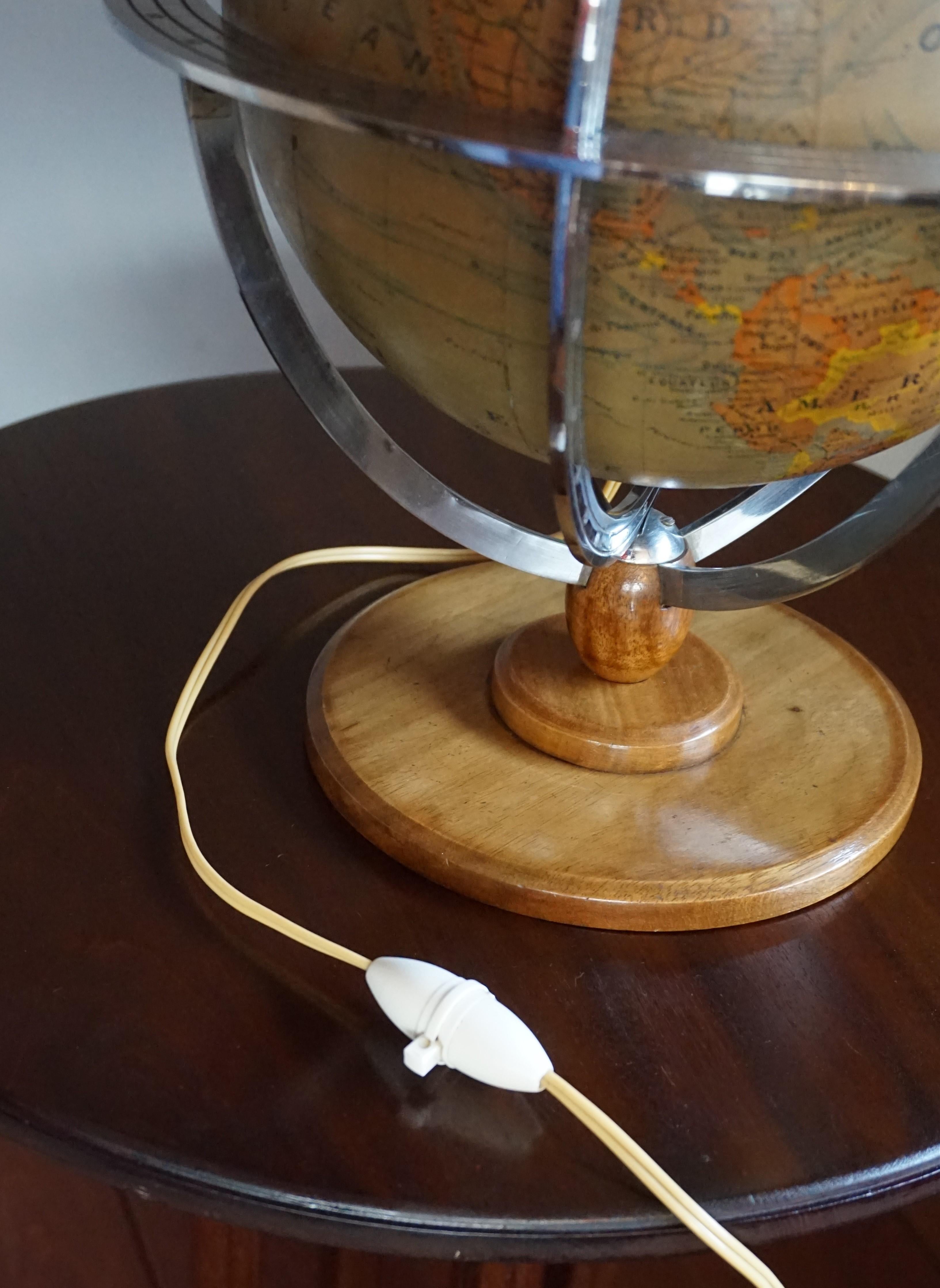 Stylish Mid-20th Century Made, Parisian Terrestrial Desk / Table Globe with Lamp For Sale 12