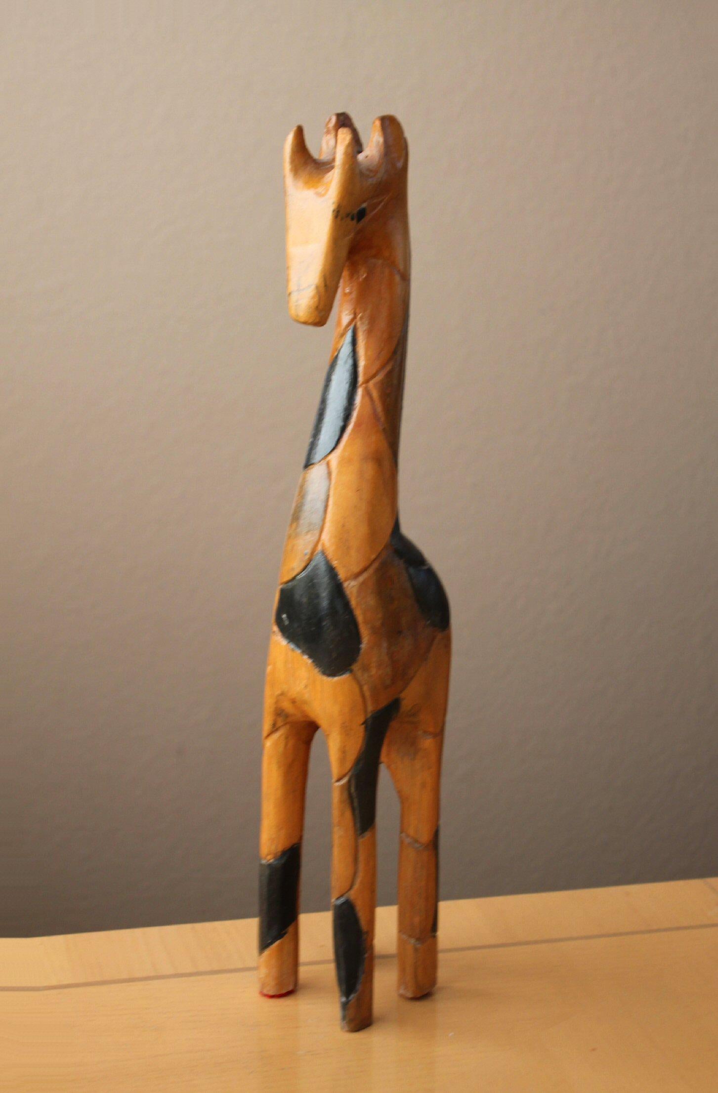 Einfach atemberaubend!

Mid Century Modern
Abstrakte Giraffe-Skulptur
Handgeschnitzt & polychromiert

20