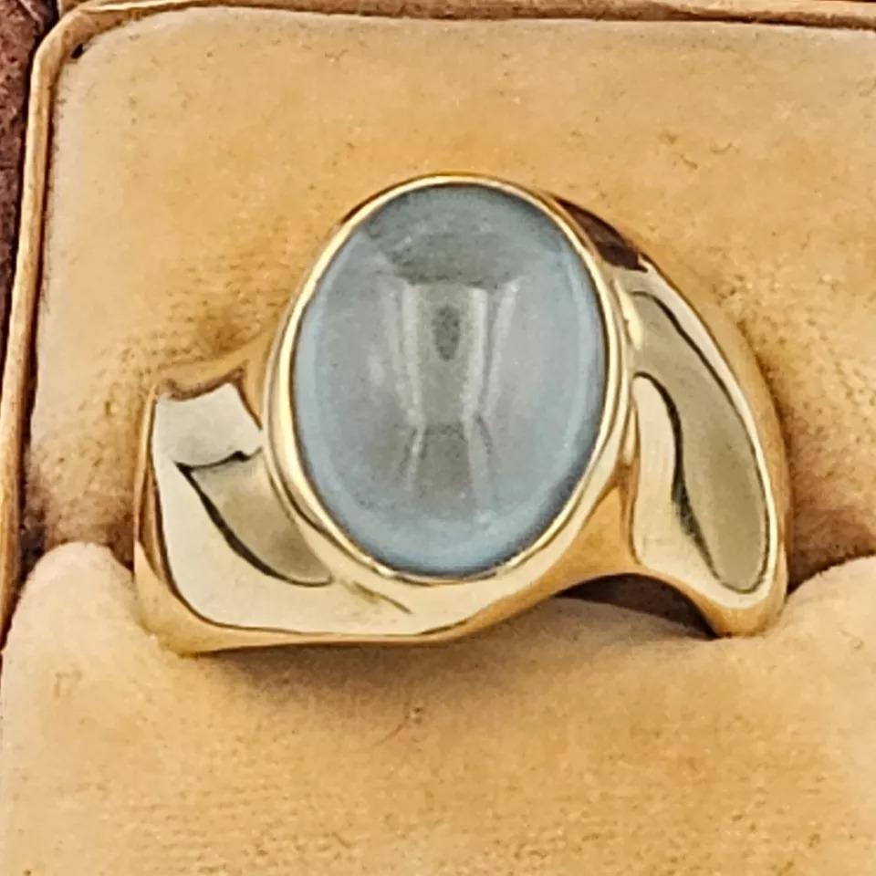 Stylish Mid Century Italian 18k Yellow Gold Oval Vintage Blue Topaz Ring For Sale 5