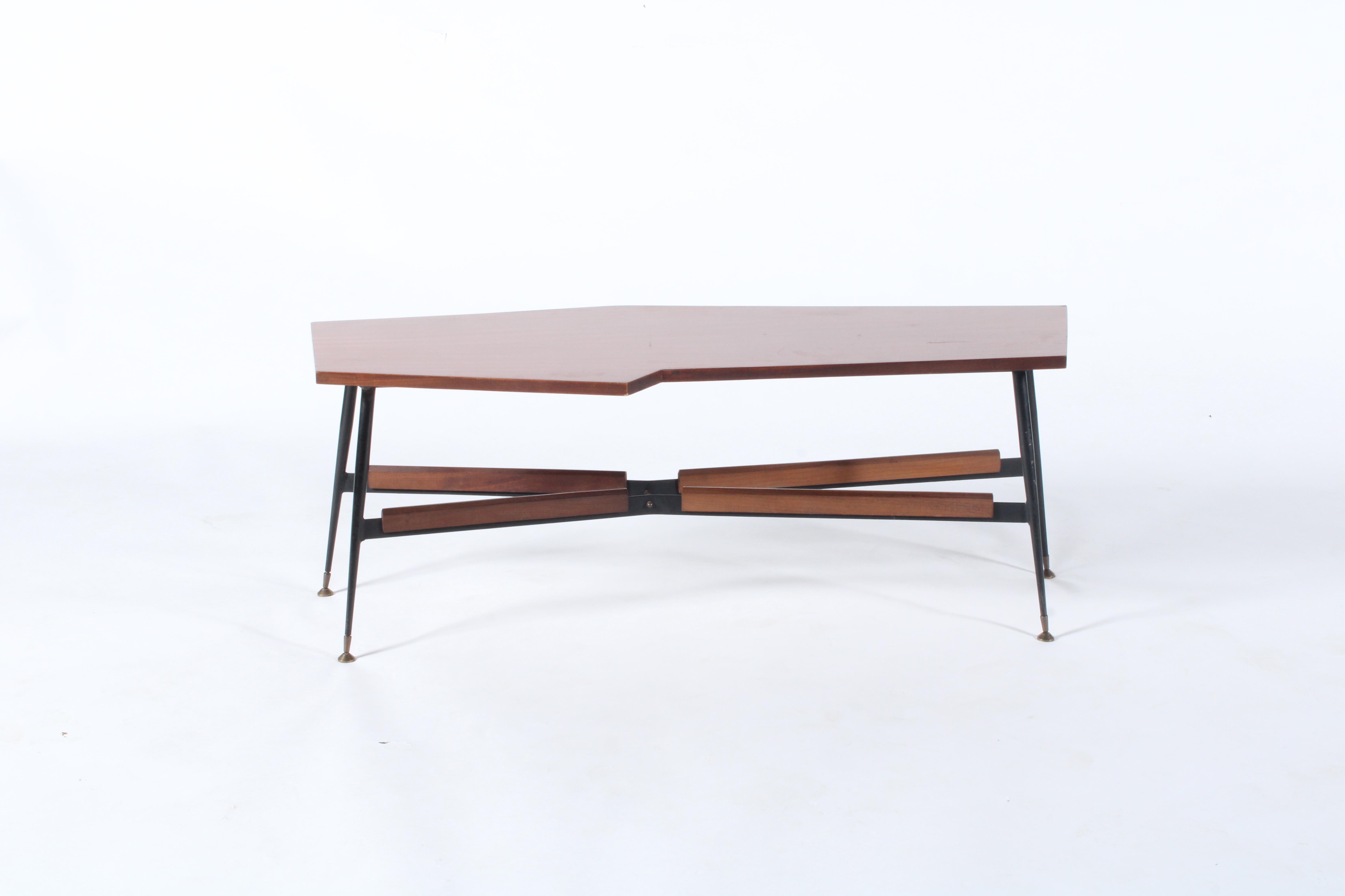 Stylish Mid Century Italian Coffee Table  *With Free International Delivery For Sale 7