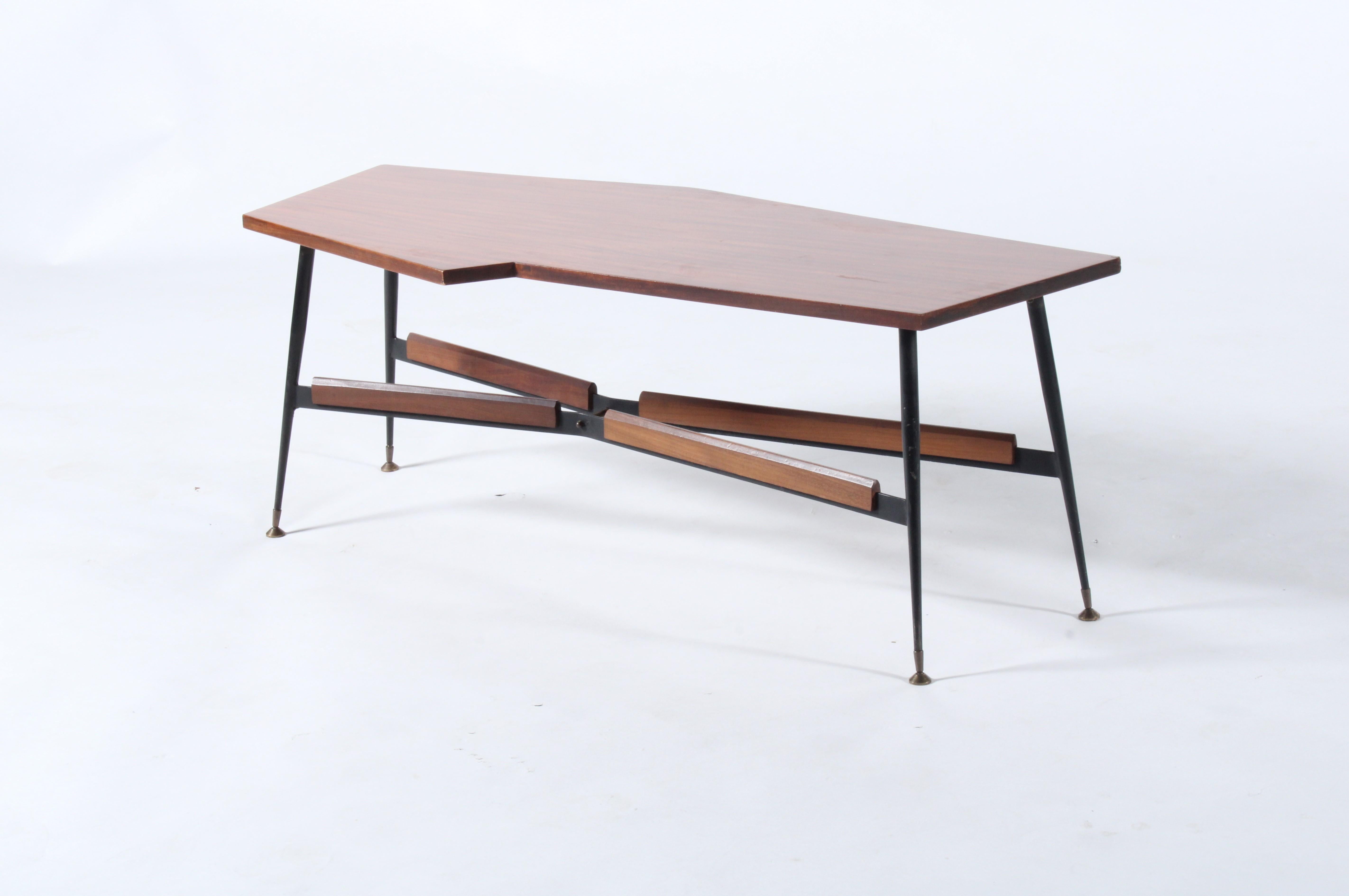 Mid-Century Modern Table basse italienne du milieu du siècle  *Avec livraison internationale gratuite en vente