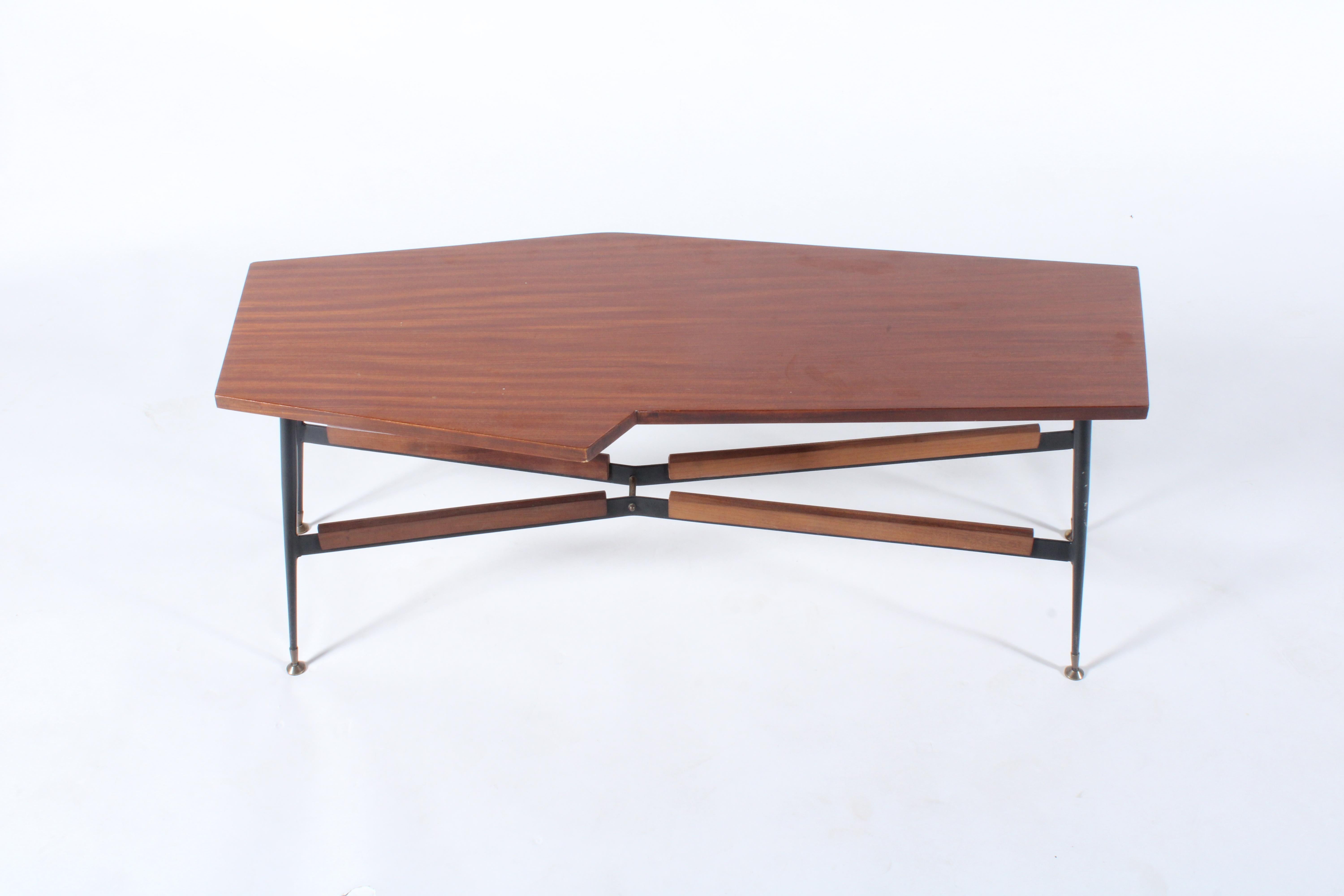 Mid-20th Century Stylish Mid Century Italian Coffee Table  *With Free International Delivery For Sale