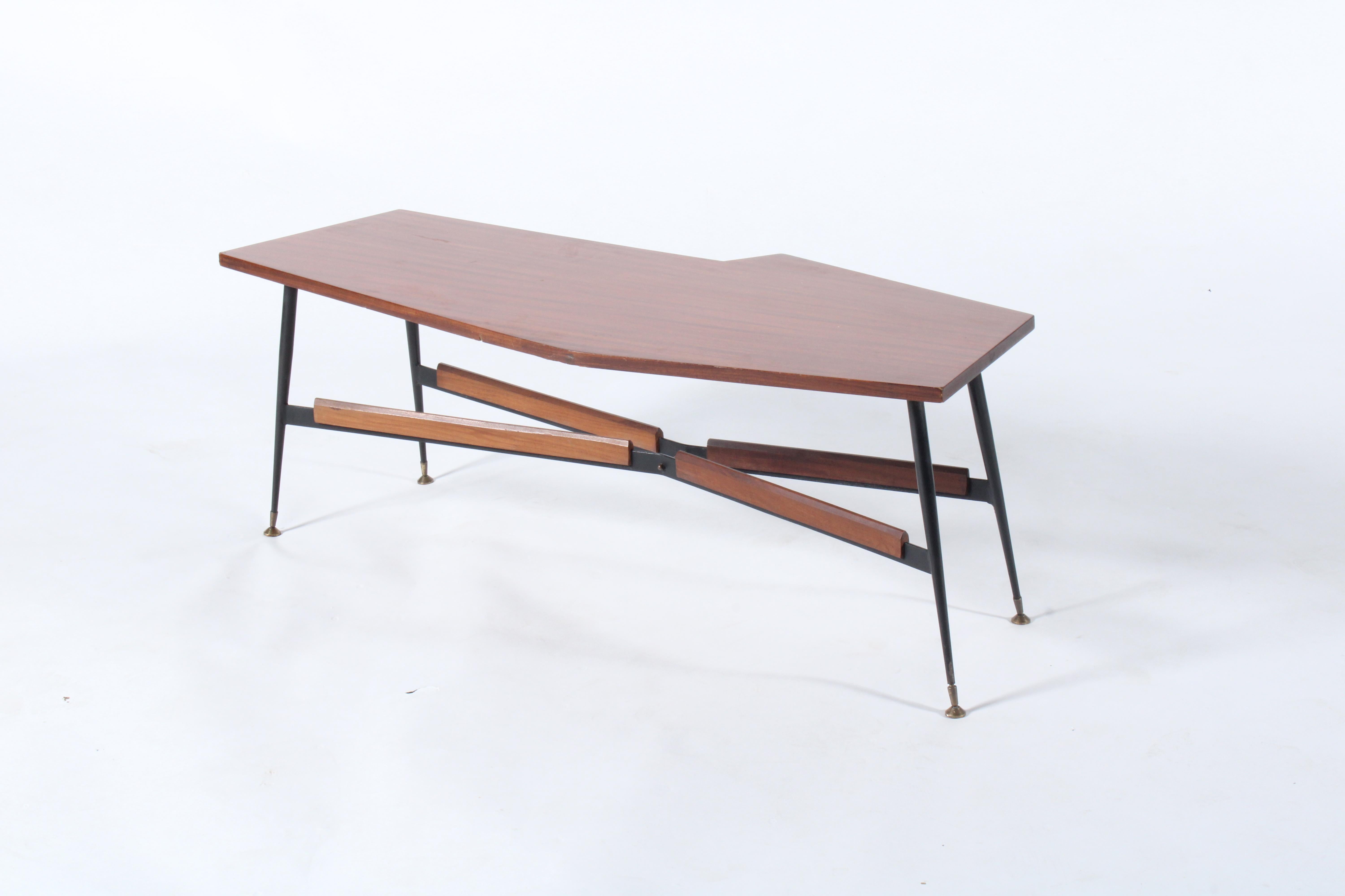 Stylish Mid Century Italian Coffee Table  *With Free International Delivery For Sale 1