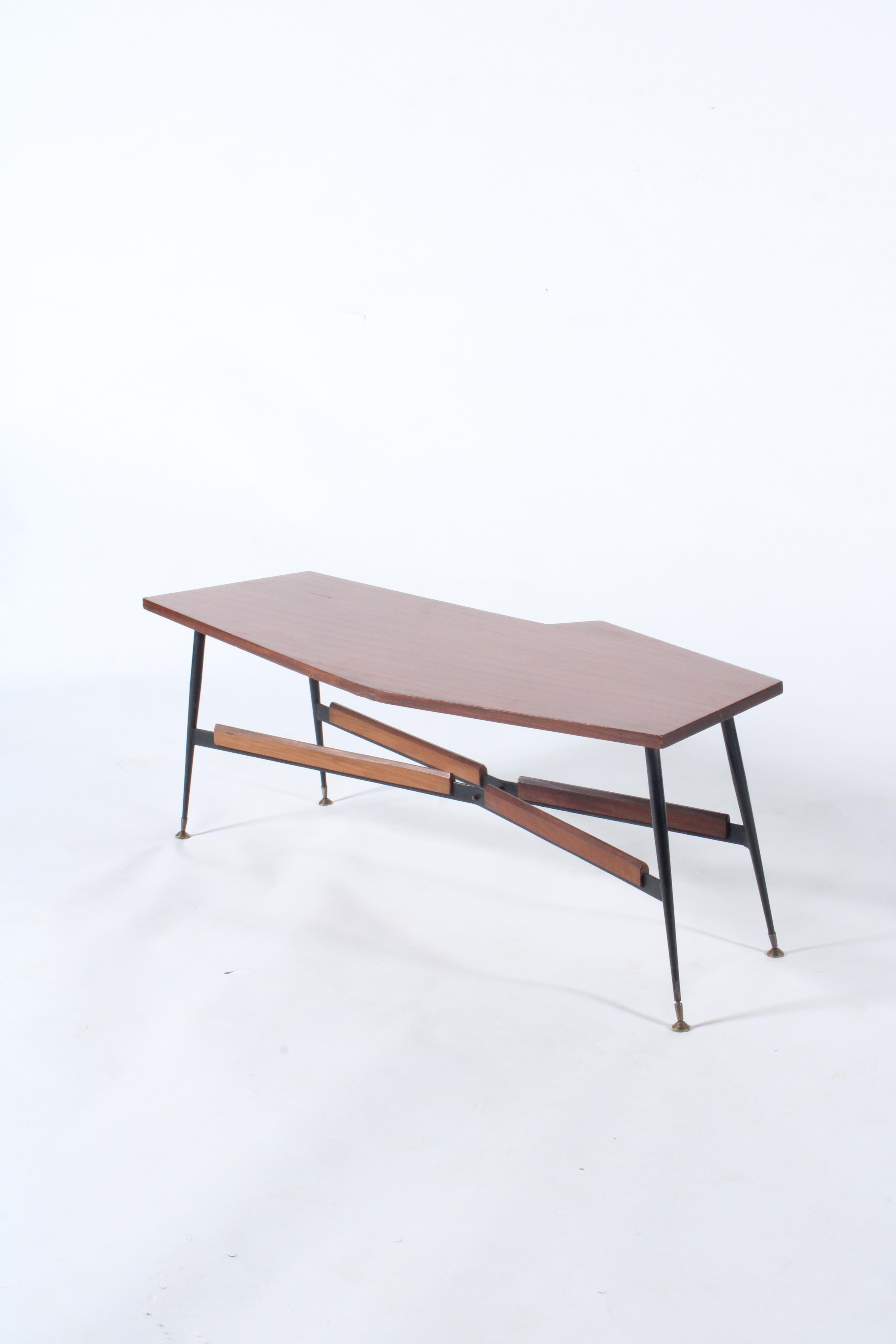Stylish Mid Century Italian Coffee Table  *With Free International Delivery For Sale 2
