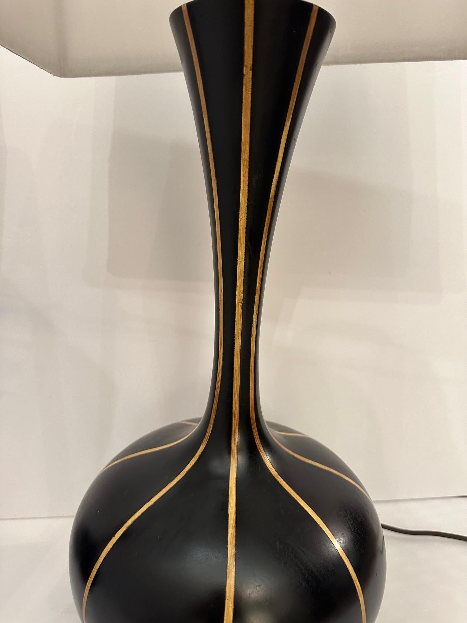 Stylish Mid Century Modern Black and Brown Table Lamps In Good Condition For Sale In Hopewell, NJ