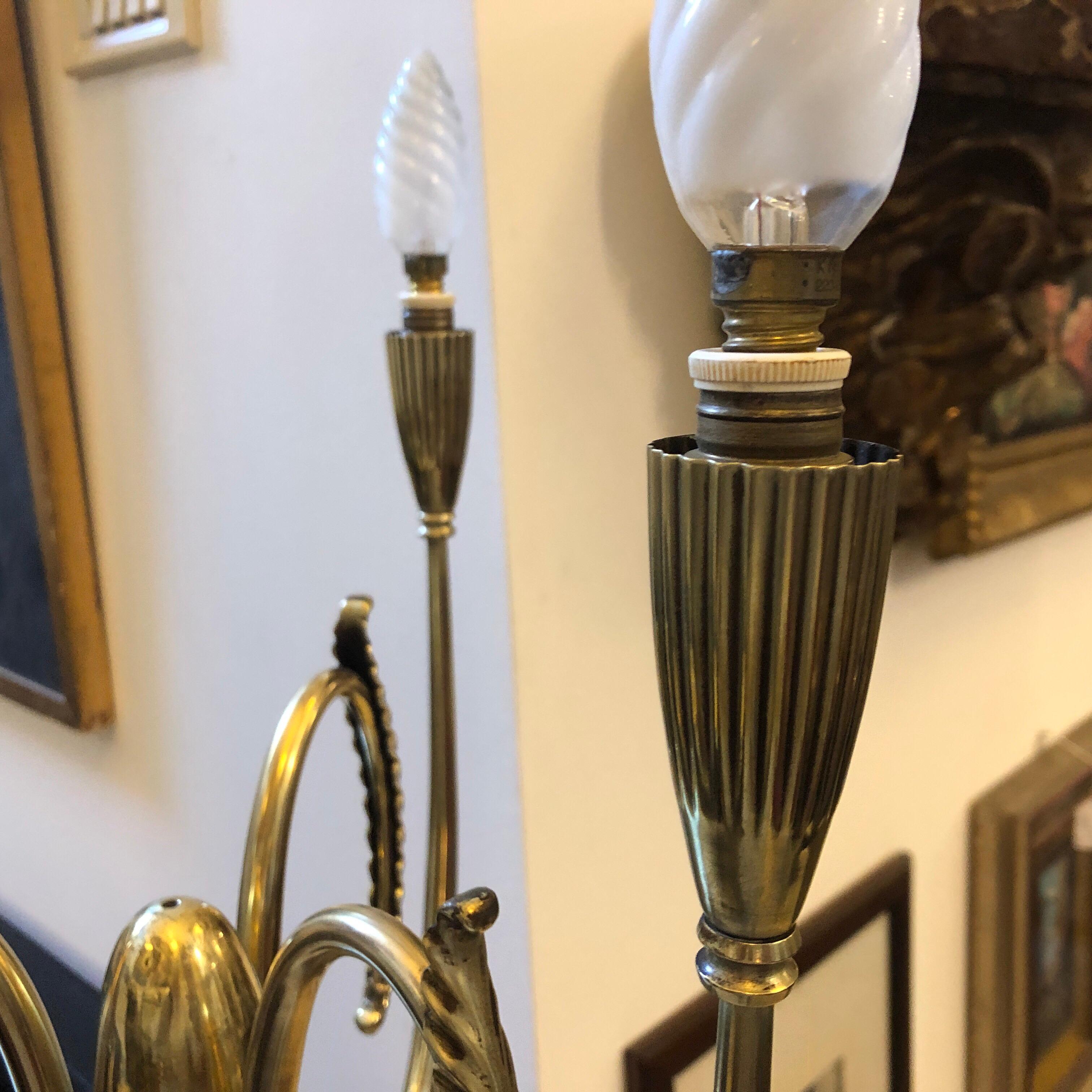 Stylish Mid-Century Modern Brass Italian Floor Lamp, circa 1950 For Sale 1