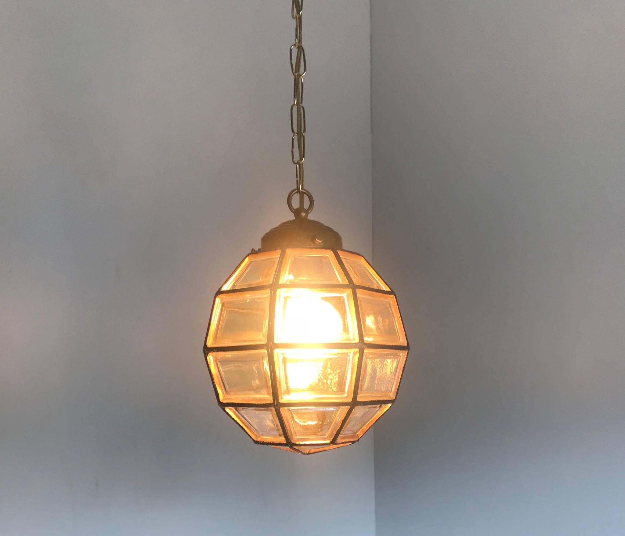 Stylish Mid-Century Modern Facetted and Lined Glass Pendant or Ceiling Lamp For Sale 9
