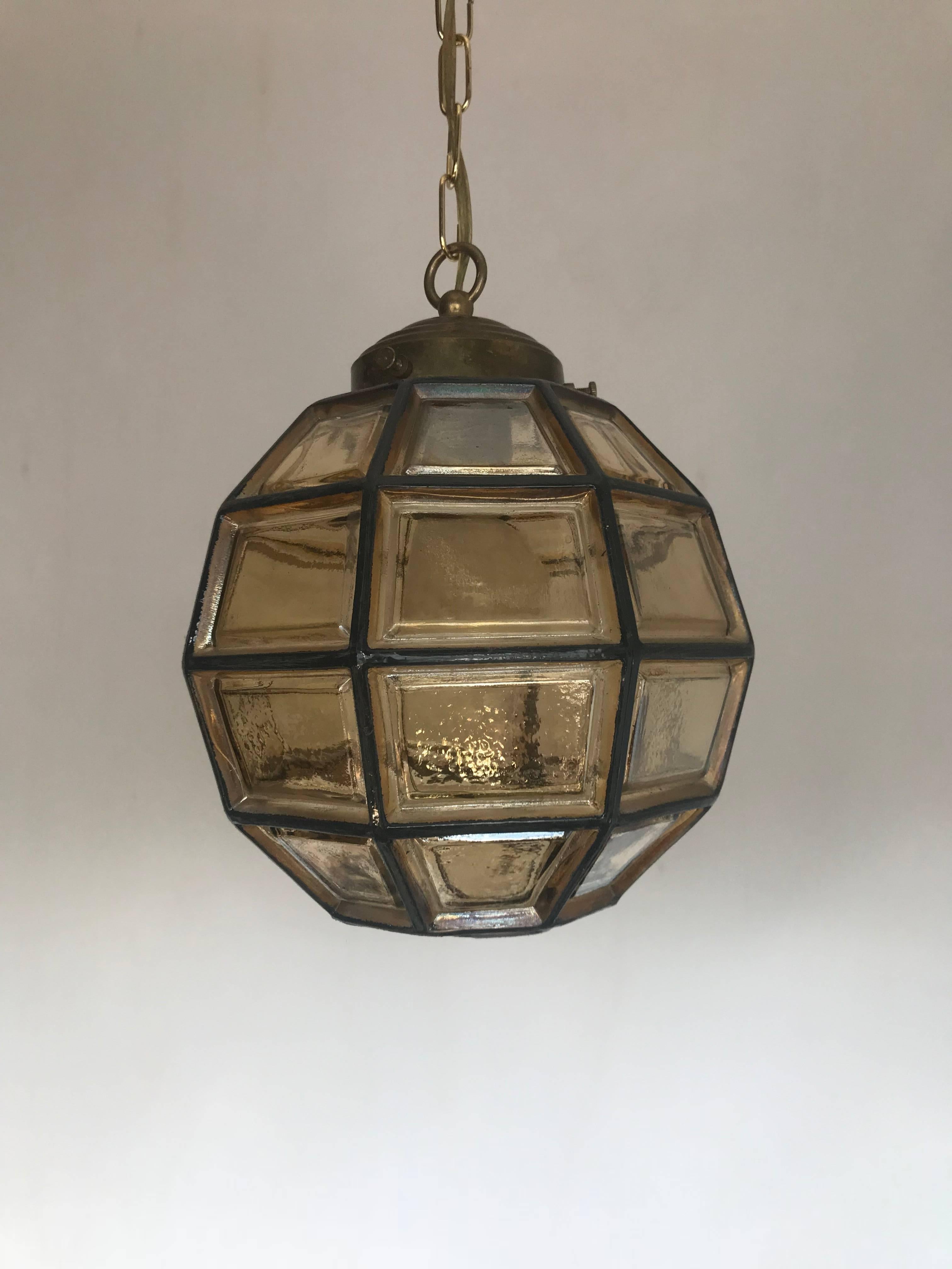Stylish Mid-Century Modern Facetted and Lined Glass Pendant or Ceiling Lamp For Sale 12