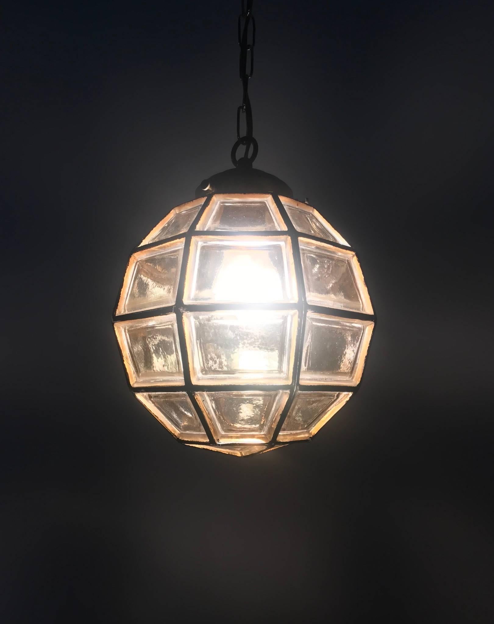 Stylish Mid-Century Modern Facetted and Lined Glass Pendant or Ceiling Lamp For Sale 1