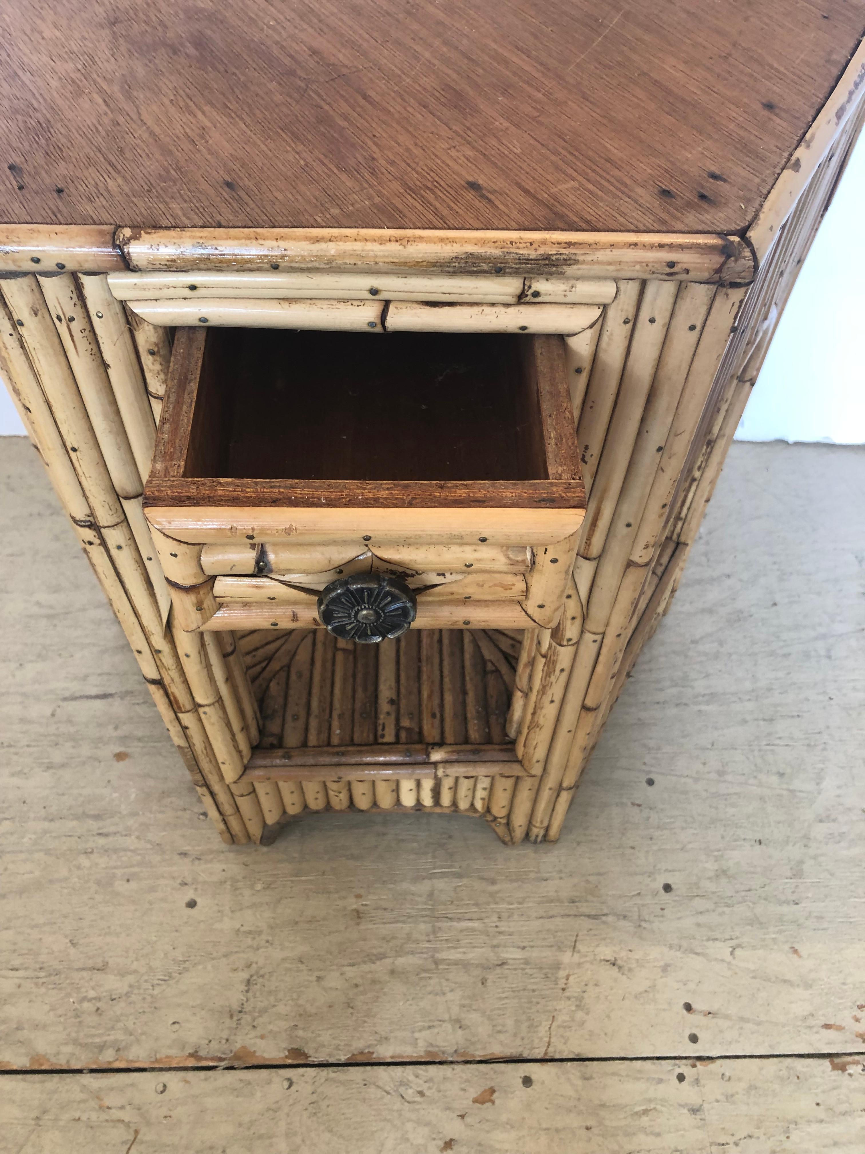 Stylish Mid Century Modern Hexagonal Bamboo Side End Table For Sale 1