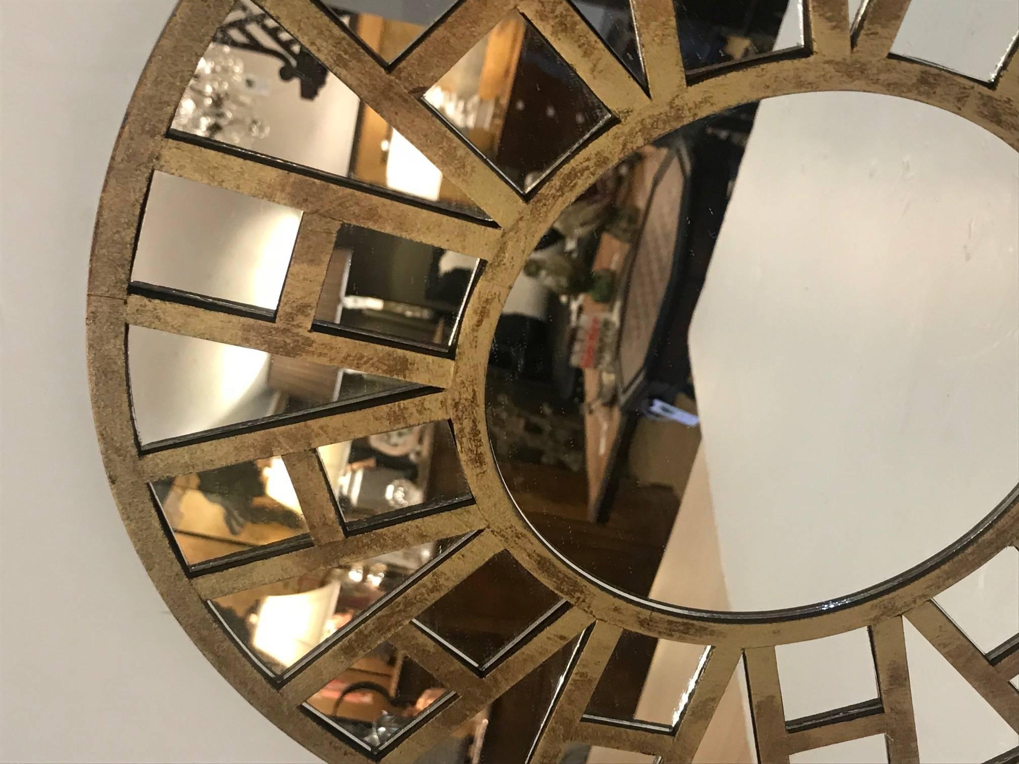 Stylish Mid-Century Modern Round Mirror with Brass Overlay In Excellent Condition In Hopewell, NJ
