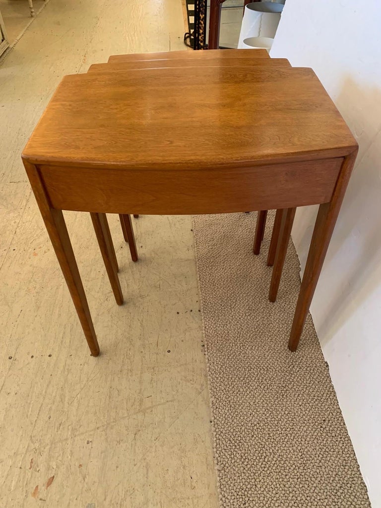 Stylish Mid Century Modern Set of Heywood Wakefield Maple Nesting