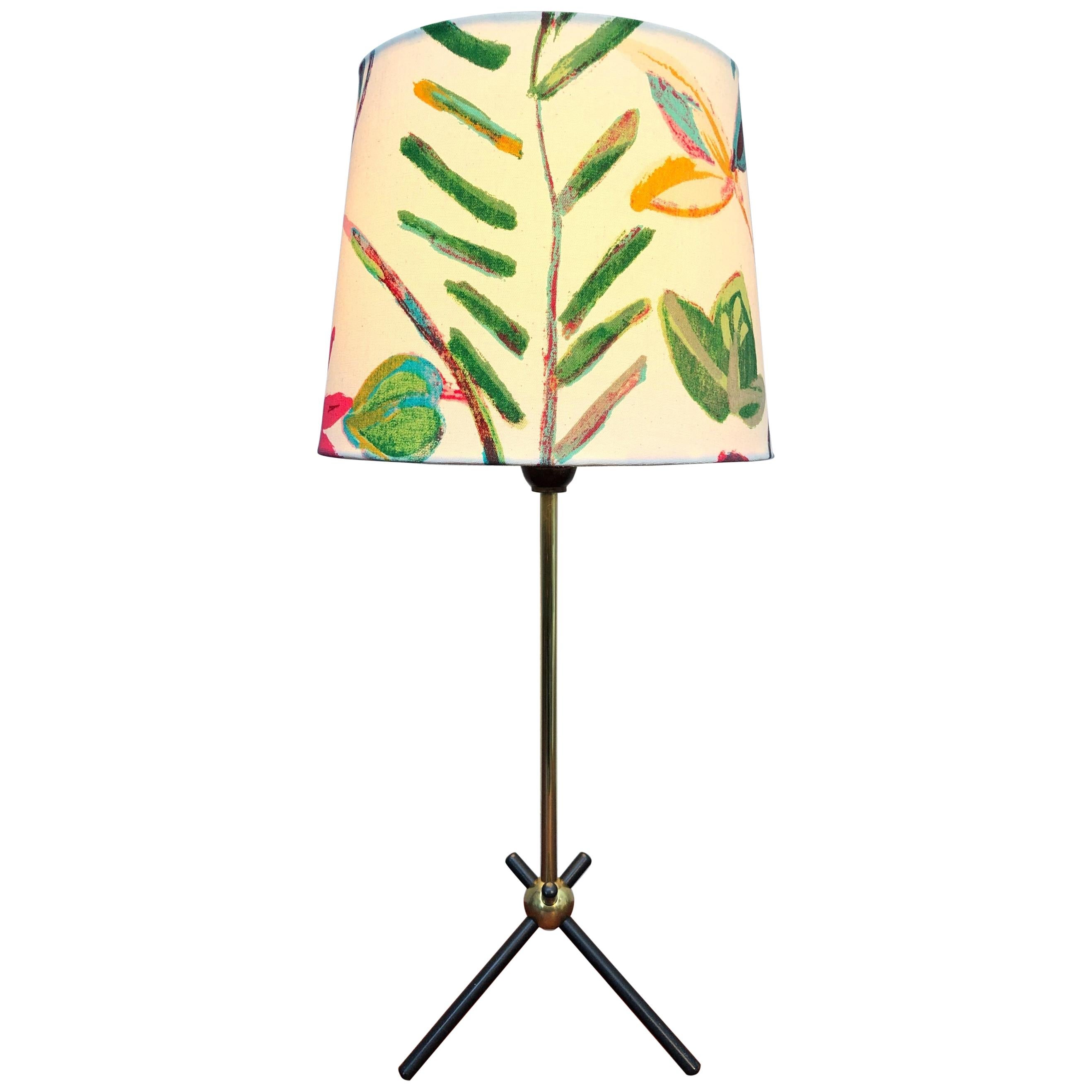 Stylish Mid-Century Modern Table Lamp in Brass For Sale