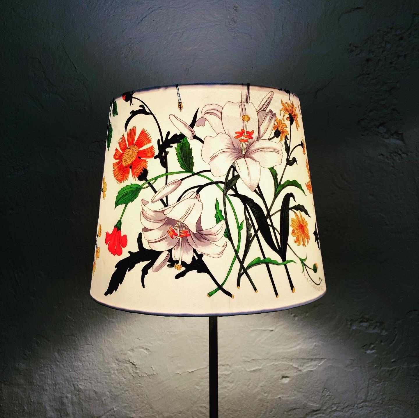 Stylish Mid-Century Modern Table Lamp in Brass with a Vintage Gucci Shade For Sale 2