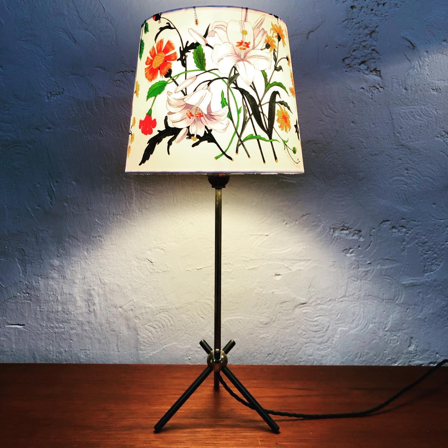 Stylish Mid-Century Modern Table Lamp in Brass with a Vintage Gucci Shade For Sale 3
