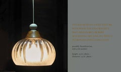 Elegante lampada a sospensione di metà secolo "Melting Ice" in lucite smerigliata e trasparente