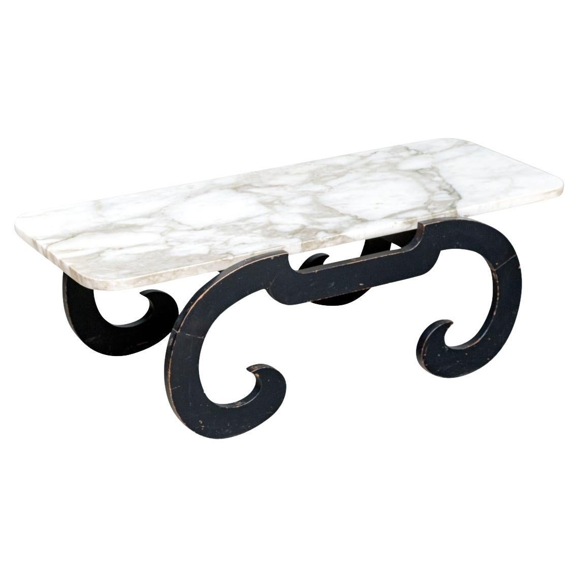 Table de cocktail à volutes du milieu du siècle dernier dans le style de James Mont en vente