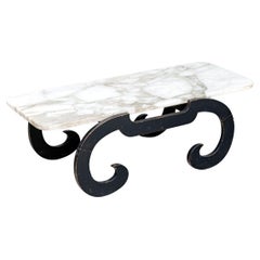 Elegante mesa de cóctel de estilo James Mont de mediados de siglo