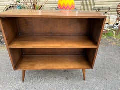 Stylish Mid-Century Small Bookcase by Paul McCobb for Planner Group