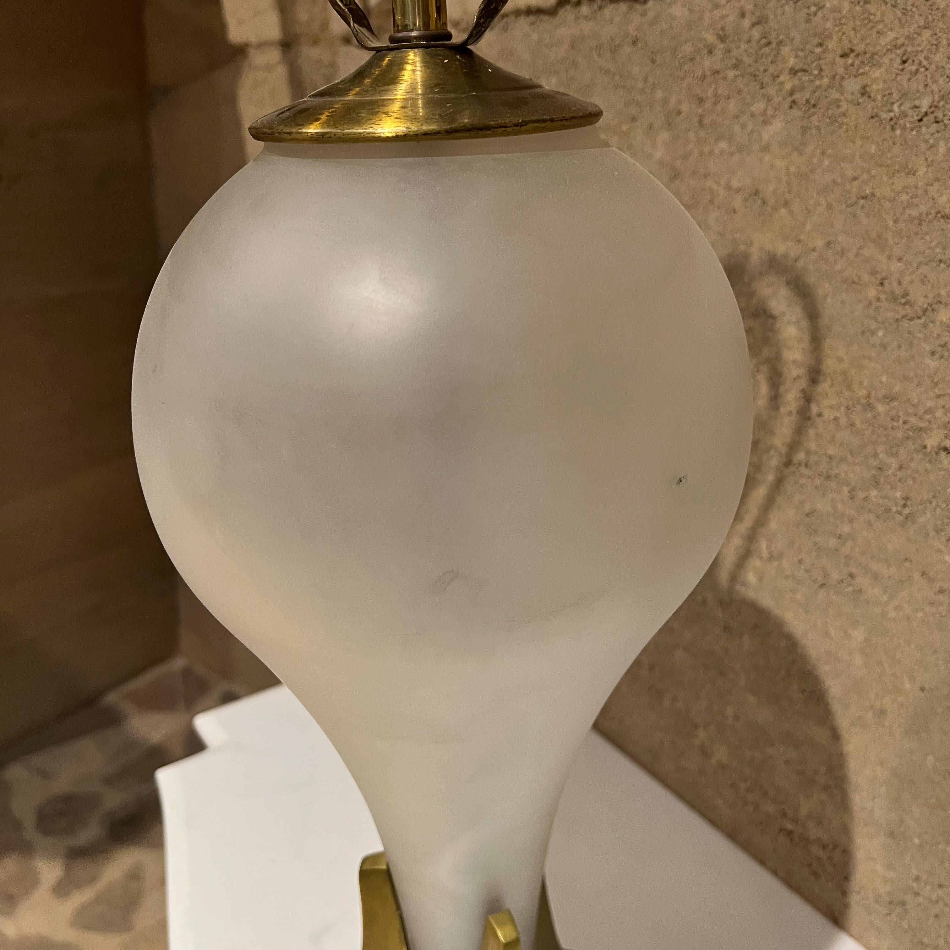 Mid-20th Century Stylish Midcentury Single Table Lamp in Sculptural Brass and Opaline Glass For Sale
