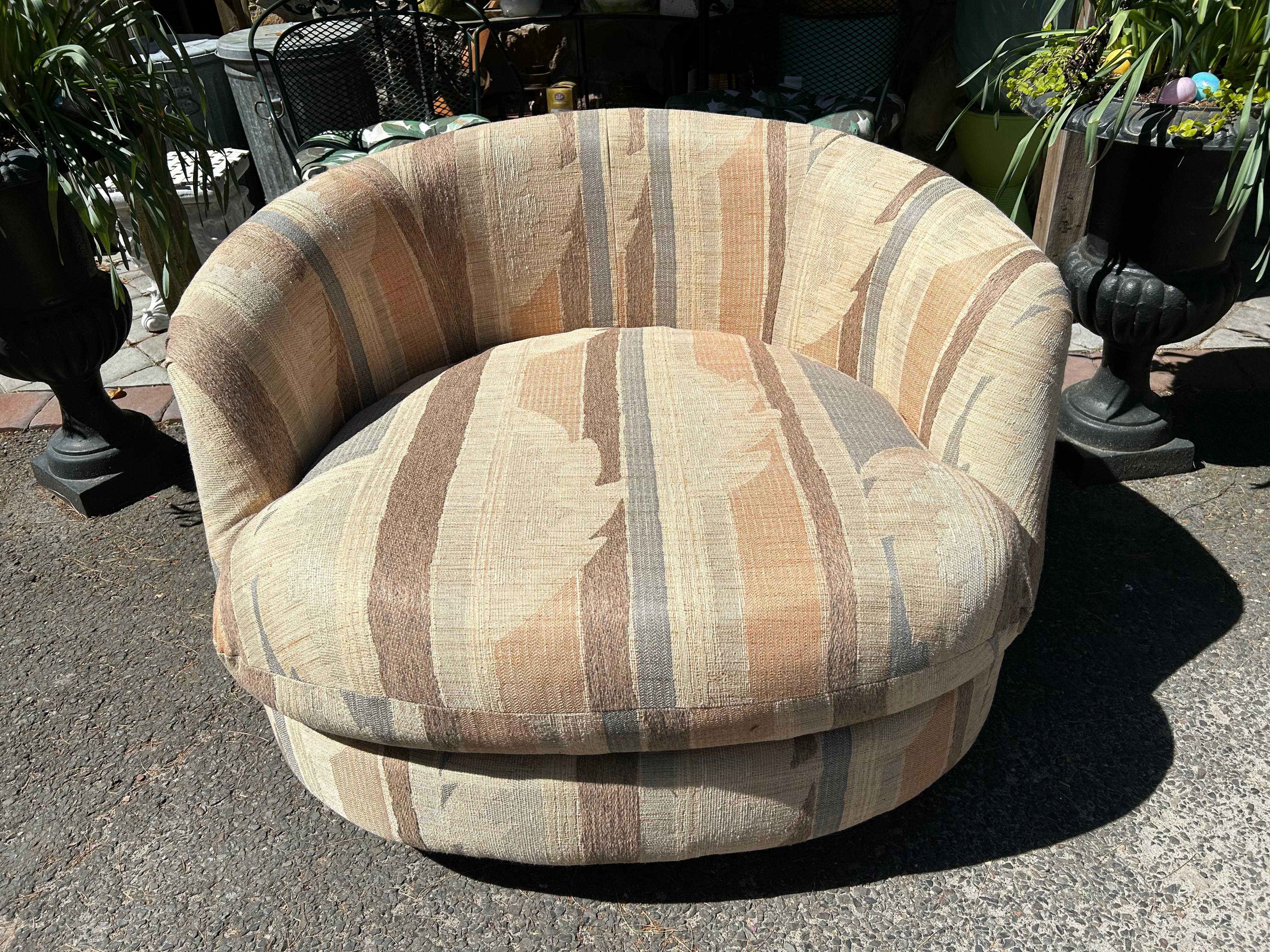 Stylish Milo Baughman style circular swivel lounge chair.  Of-course this piece will need to be reupholstered as the original fabric is quite dated.  The foam and springs are still soft and comfortable.  This chair measures 29