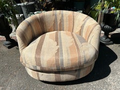 Stylish Milo Baughman style Circular Round Swivel Lounge Chair Mid-Century