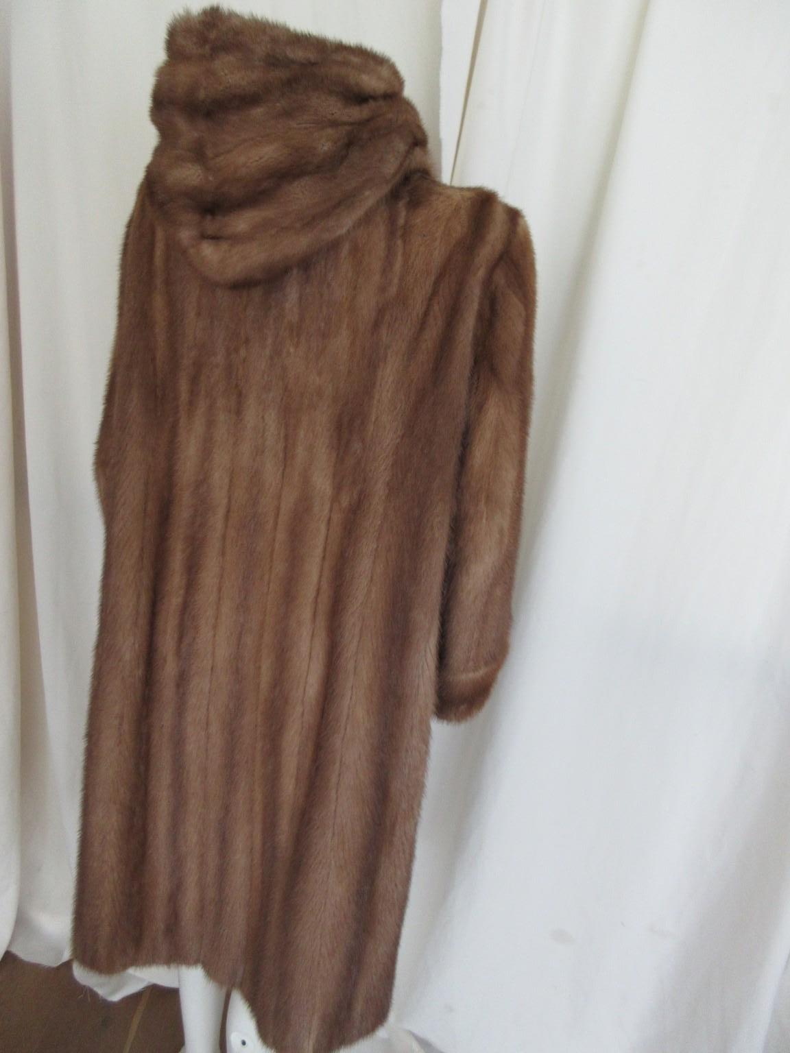 Elegante cappotto in pelliccia di visone con cappuccio In condizioni buone in vendita a Amsterdam, NL