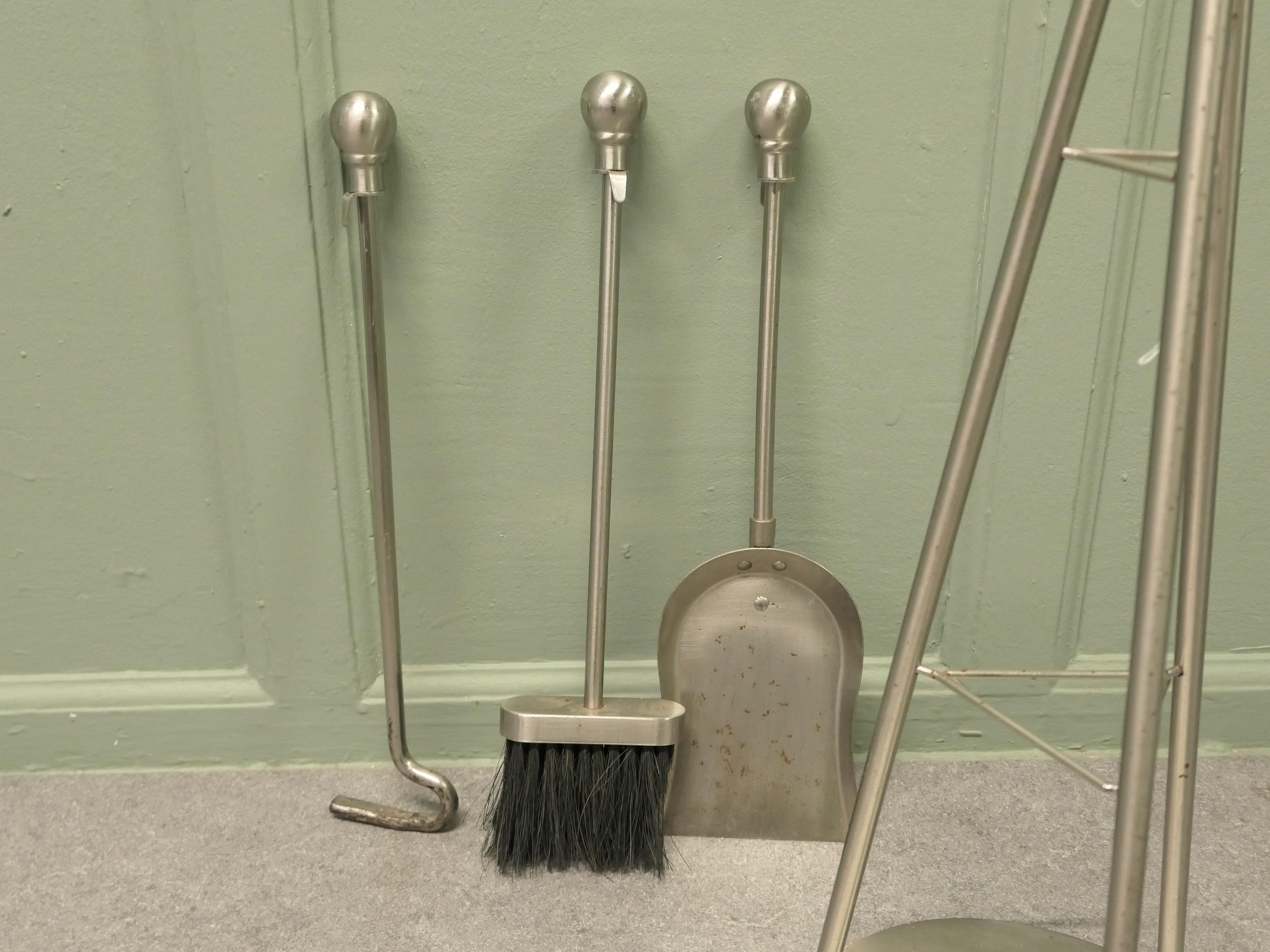 Stylish Modernist Steel Fireside Companion Set, Fireside Tools In Good Condition For Sale In Godshill, Isle of Wight