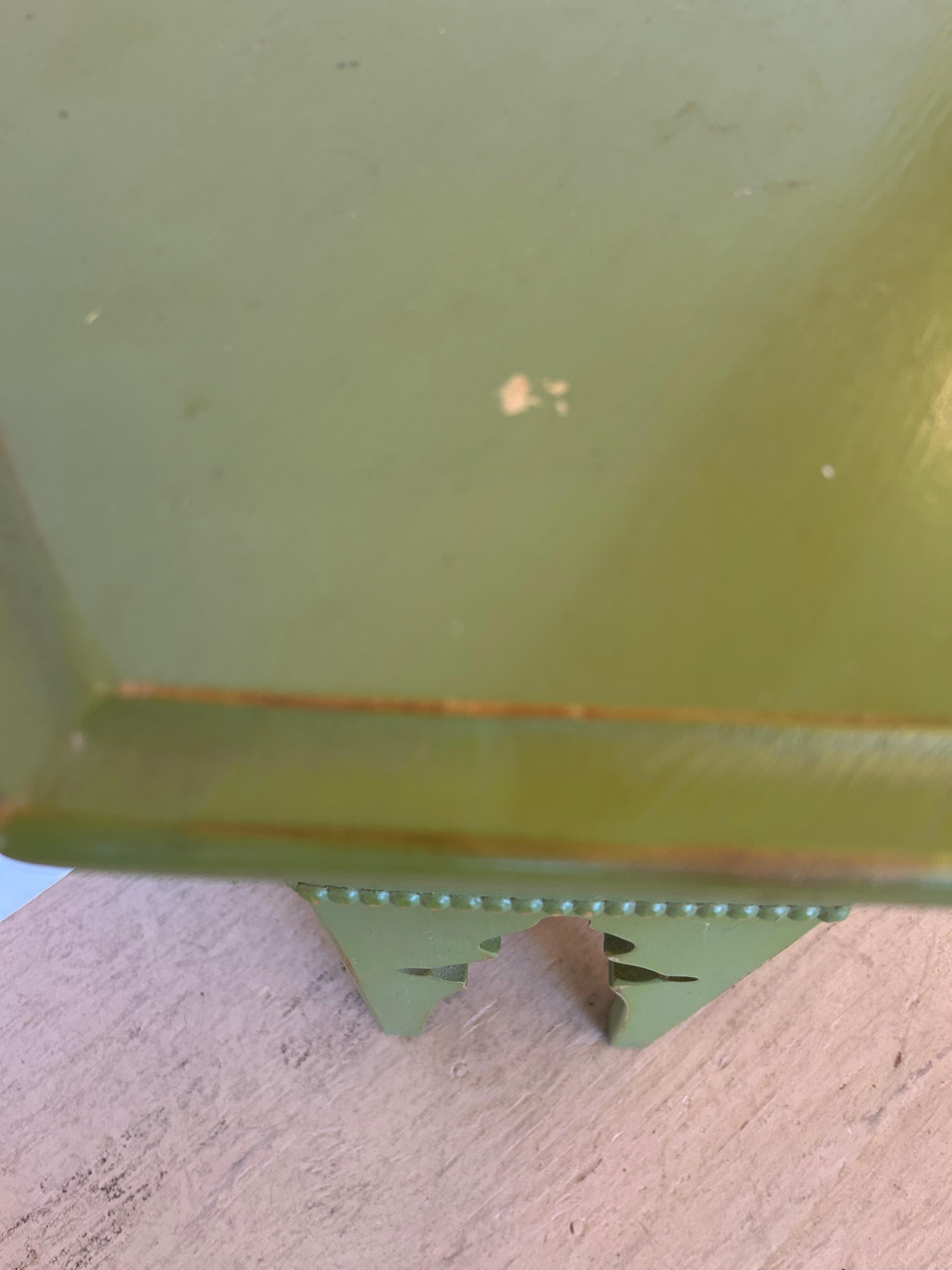 Elegante mesa auxiliar hexagonal de madera pintada en verde sopa de guisantes de estilo marroquí Madera en venta