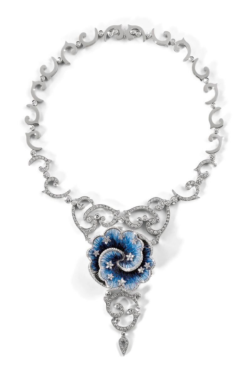 Brilliant Cut Stylish Necklace White Gold White Diamonds Hand Decorated with Micro Mosaic For Sale