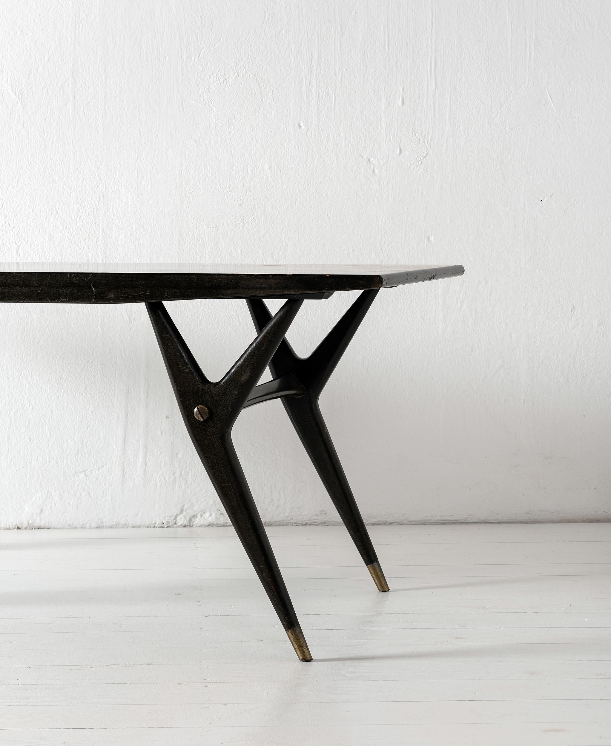 Mid-Century Modern Table basse élégante et originale au design des années 1950 attribuée à Ico Parisi en vente