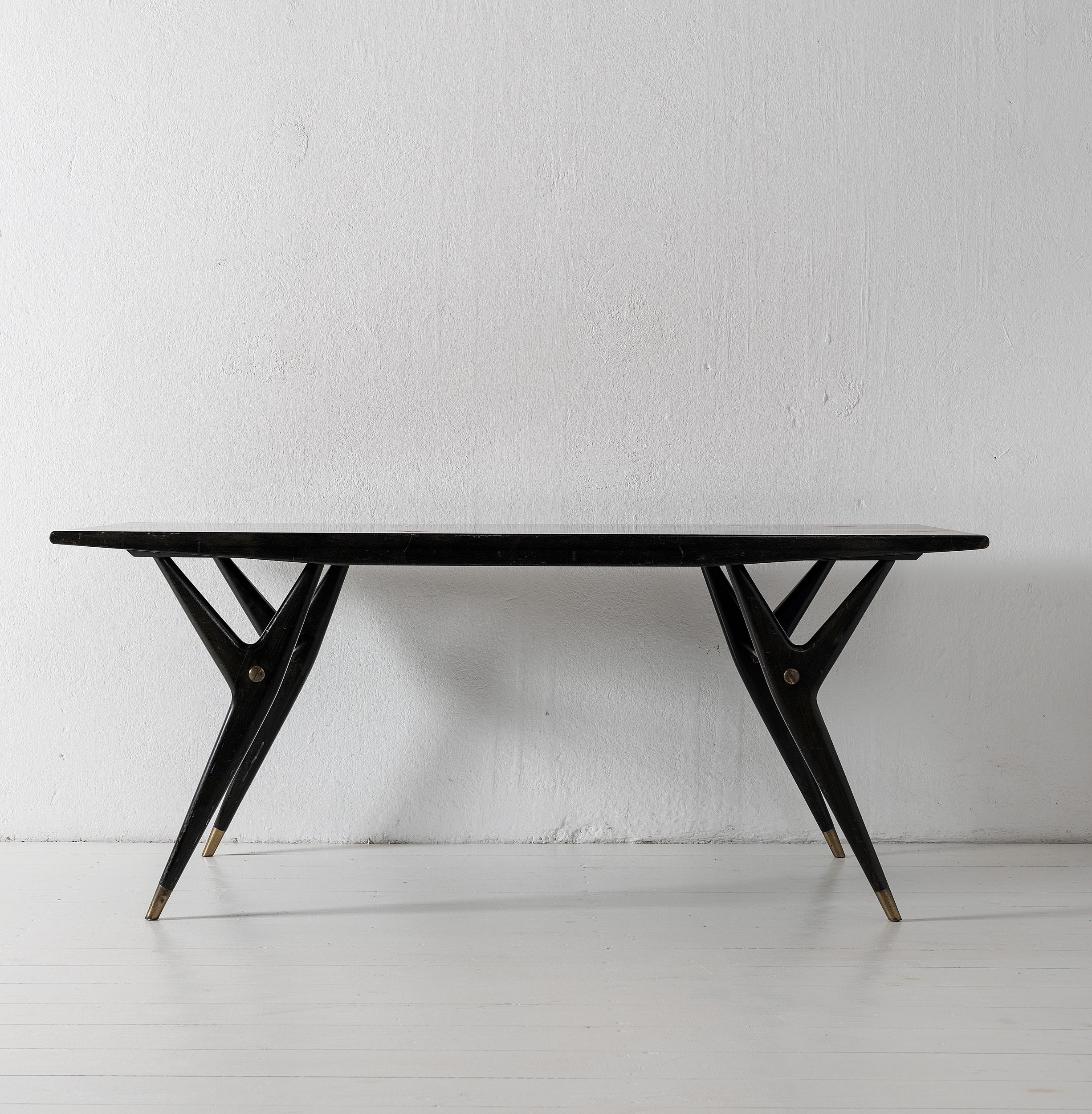 Suédois Table basse élégante et originale au design des années 1950 attribuée à Ico Parisi en vente