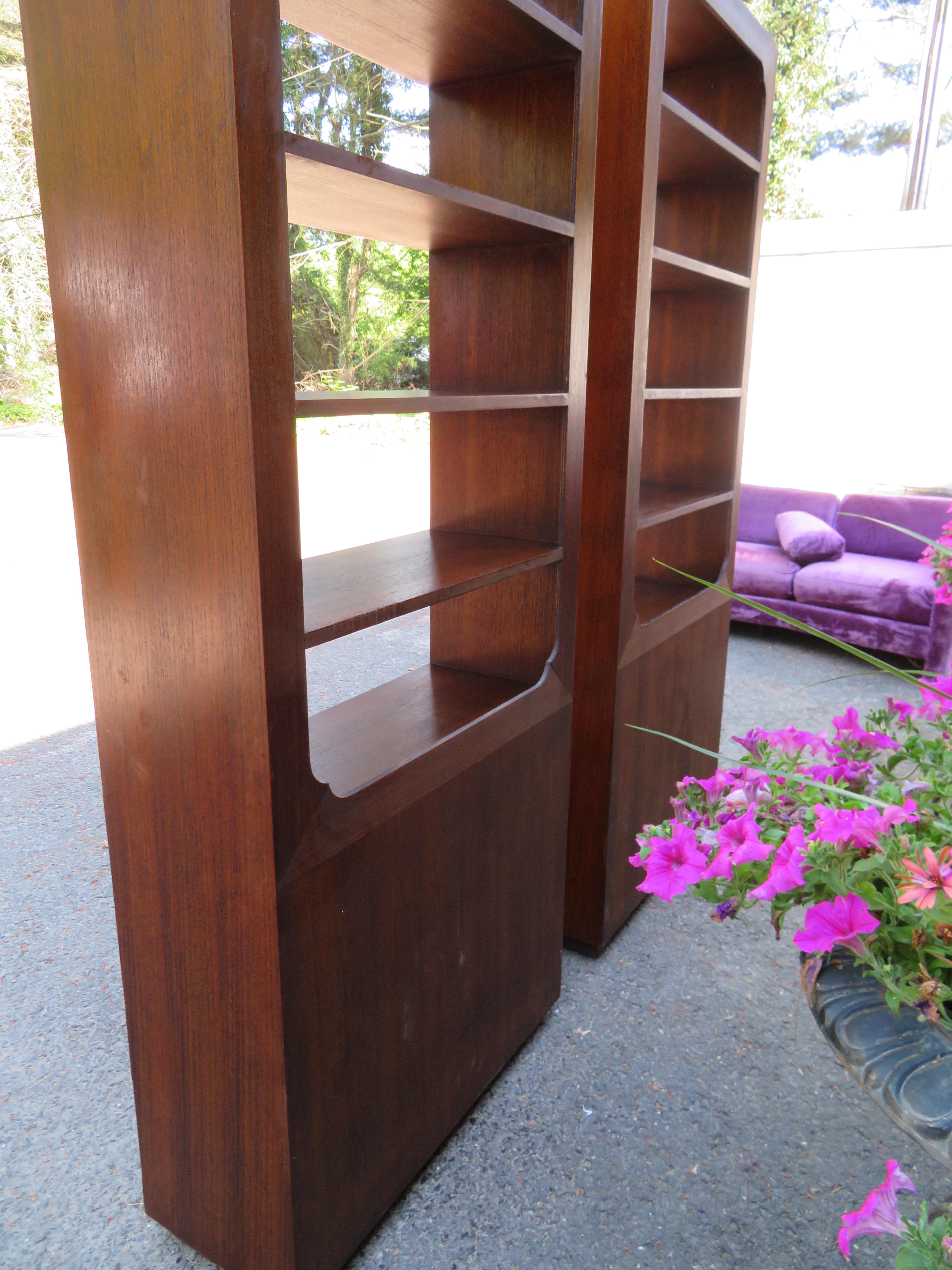 American Stylish Pair Dixie Campaign Style Walnut Bookcase Etagere Shelves Mid-Century 