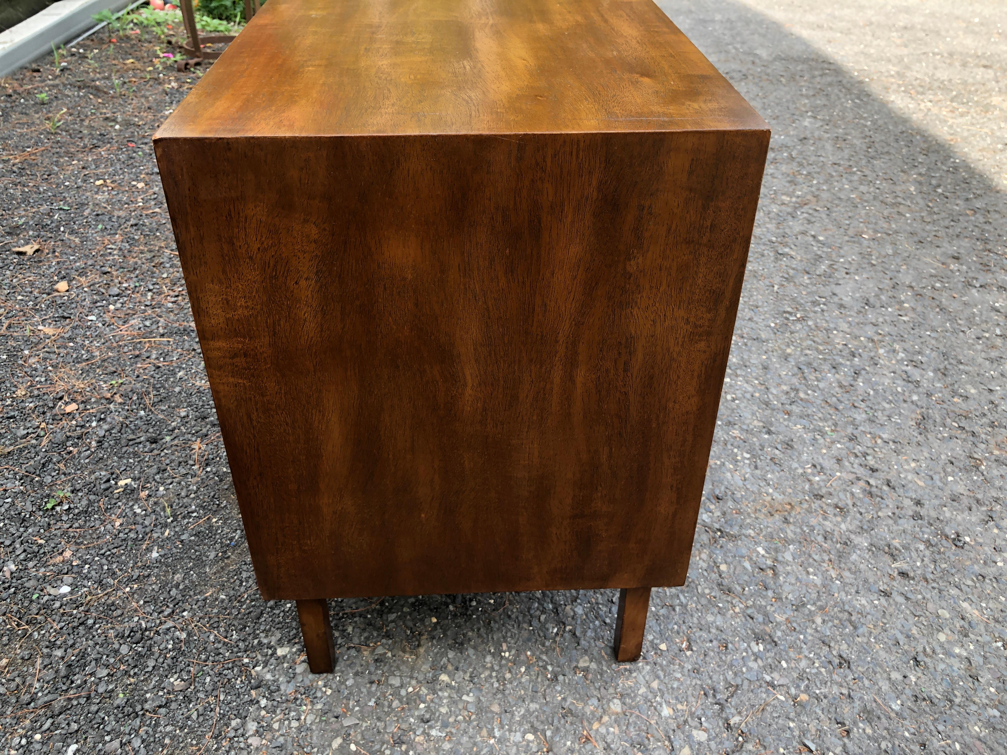 Stylish Pair John Widdicomb Walnut Night Stands Mid Century Modern  For Sale 3