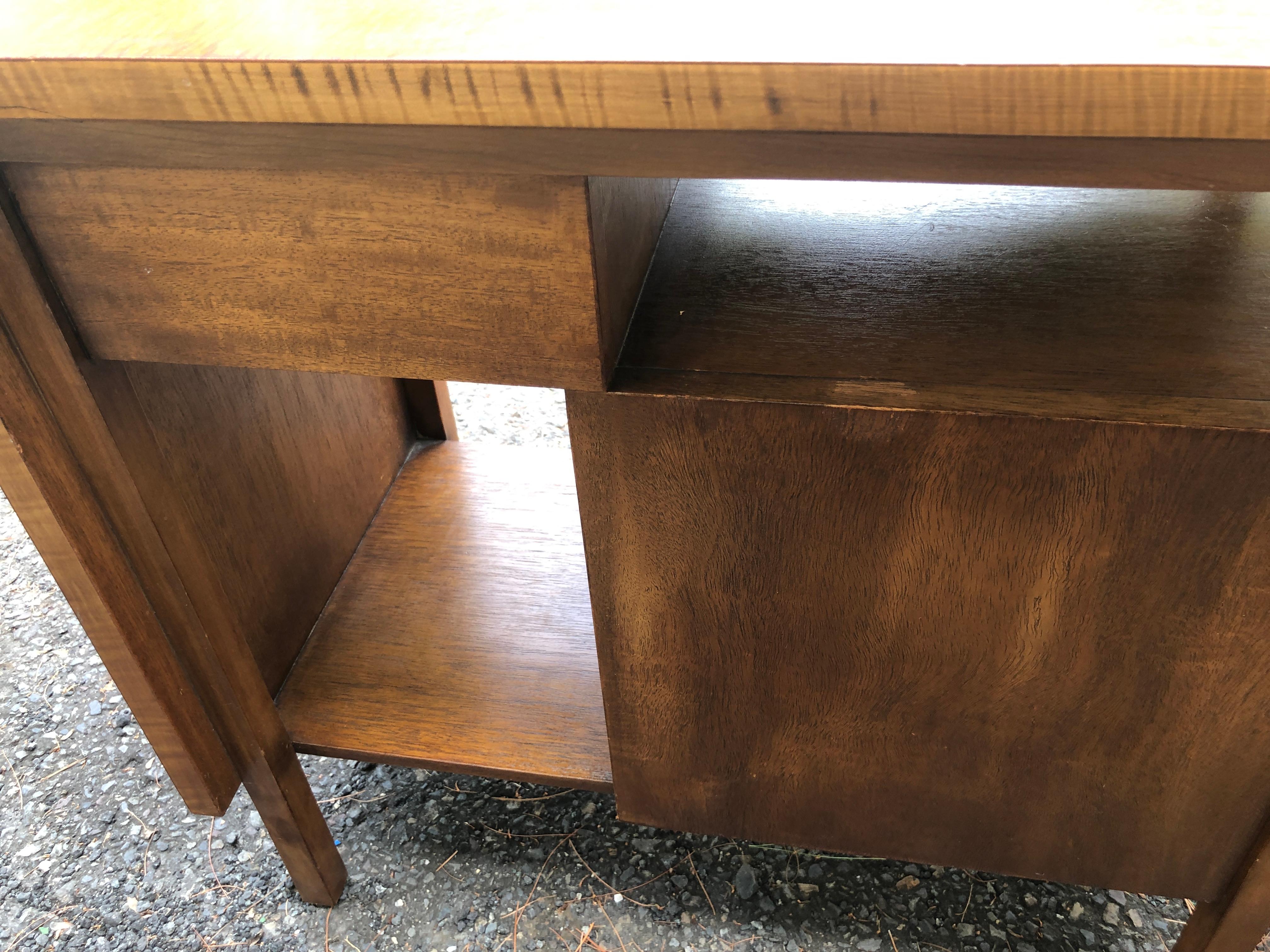 Stylish Pair John Widdicomb Walnut Night Stands Mid Century Modern For Sale 7