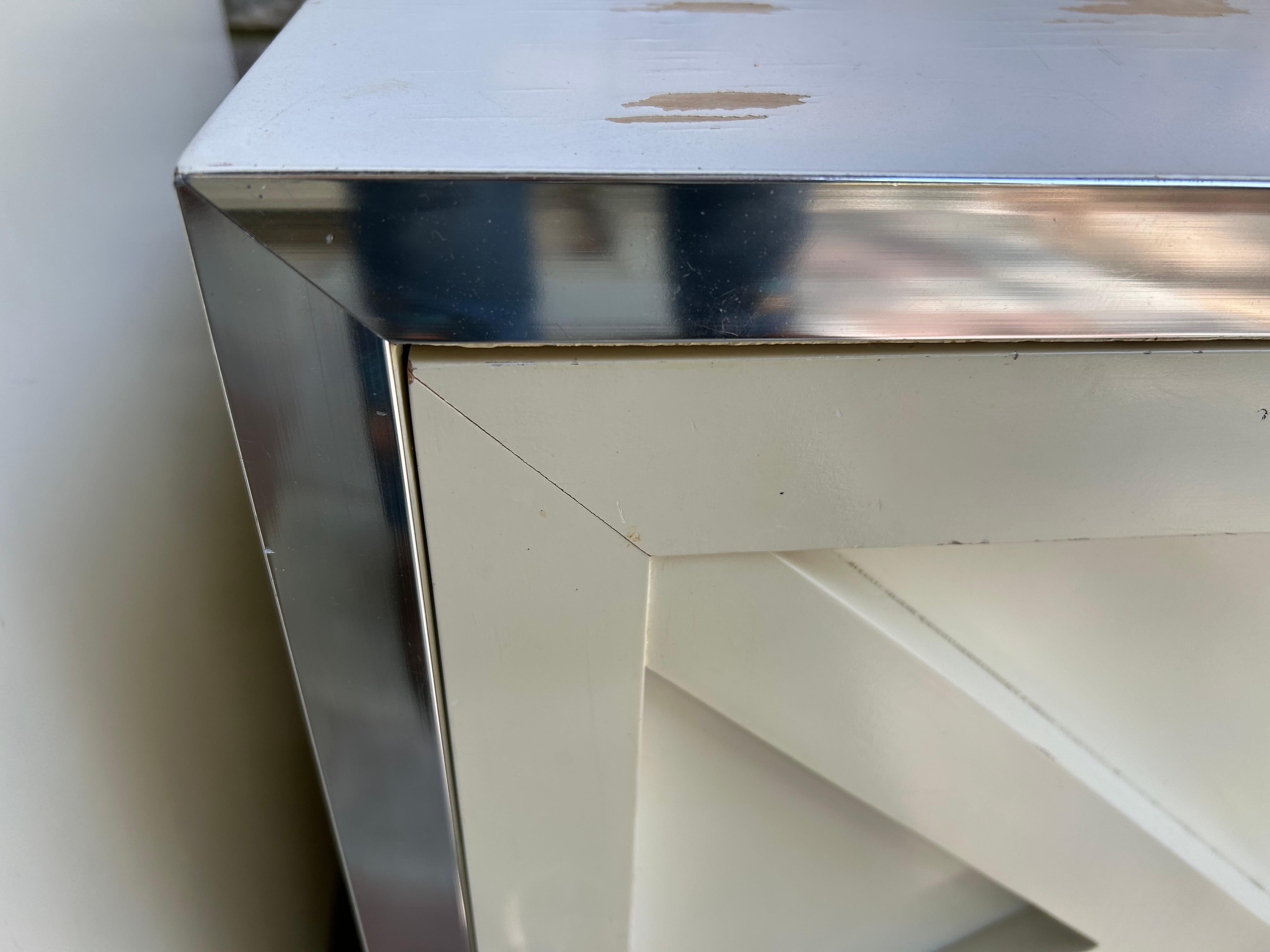 Stylish Pair Lattice Front Chrome Lacquered Night Stands Mid-century Modern For Sale 3