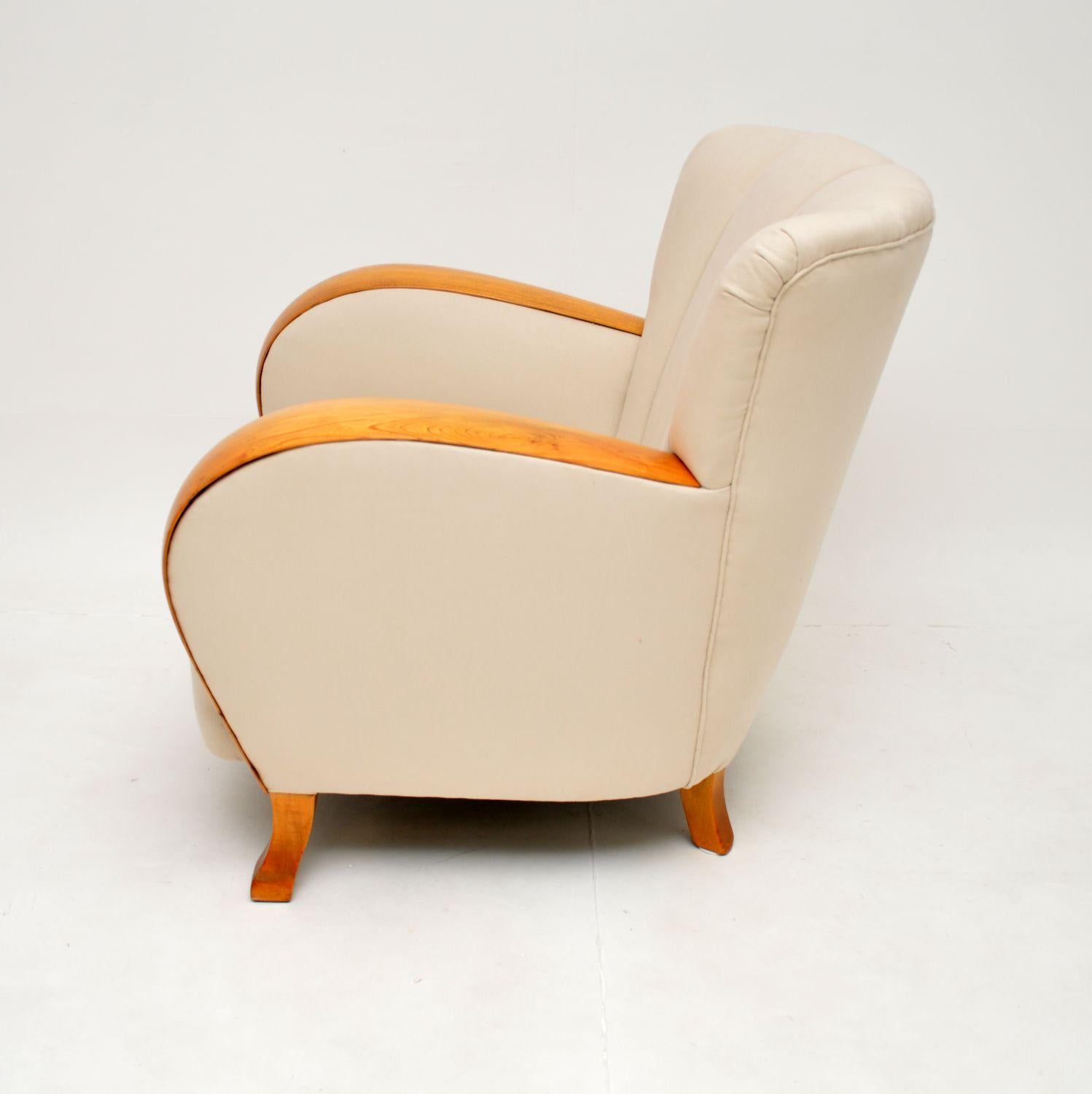 Early 20th Century Stylish Pair of Art Deco Armchairs For Sale