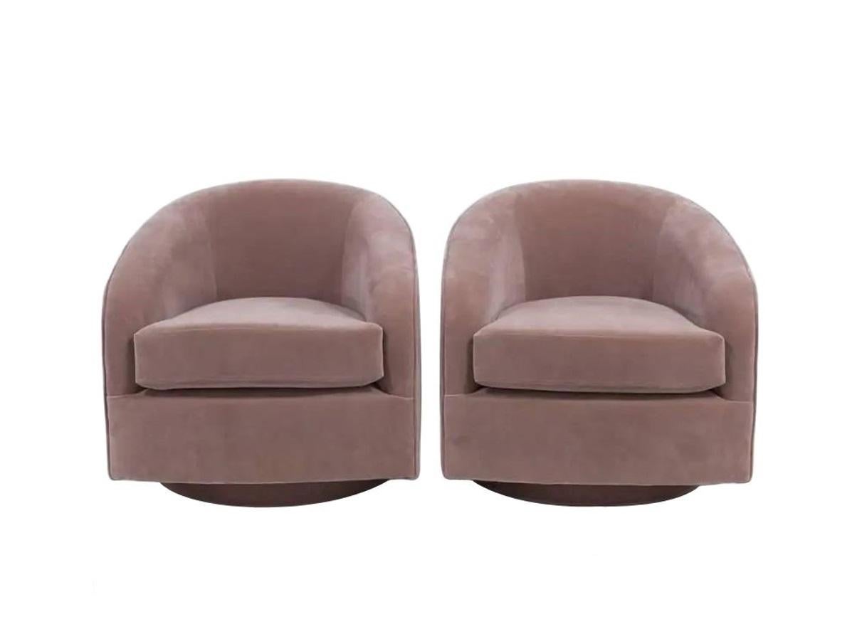 Mid-Century moderno Elegante coppia di poltroncine girevoli color rosa smeraldo, anni '70 in vendita