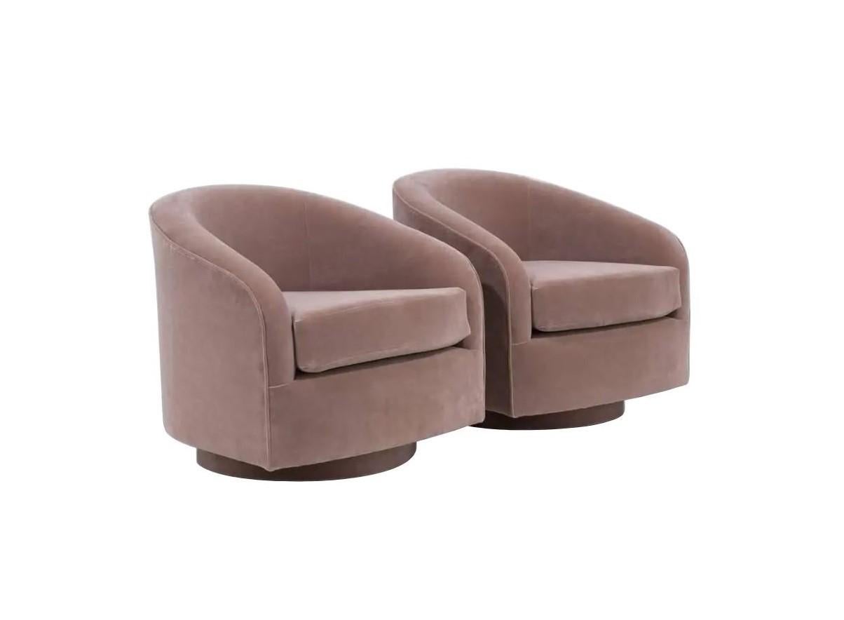 Late 20th Century Stylish Pair of Blush Pink Swivel Armchairs, 1970s For Sale